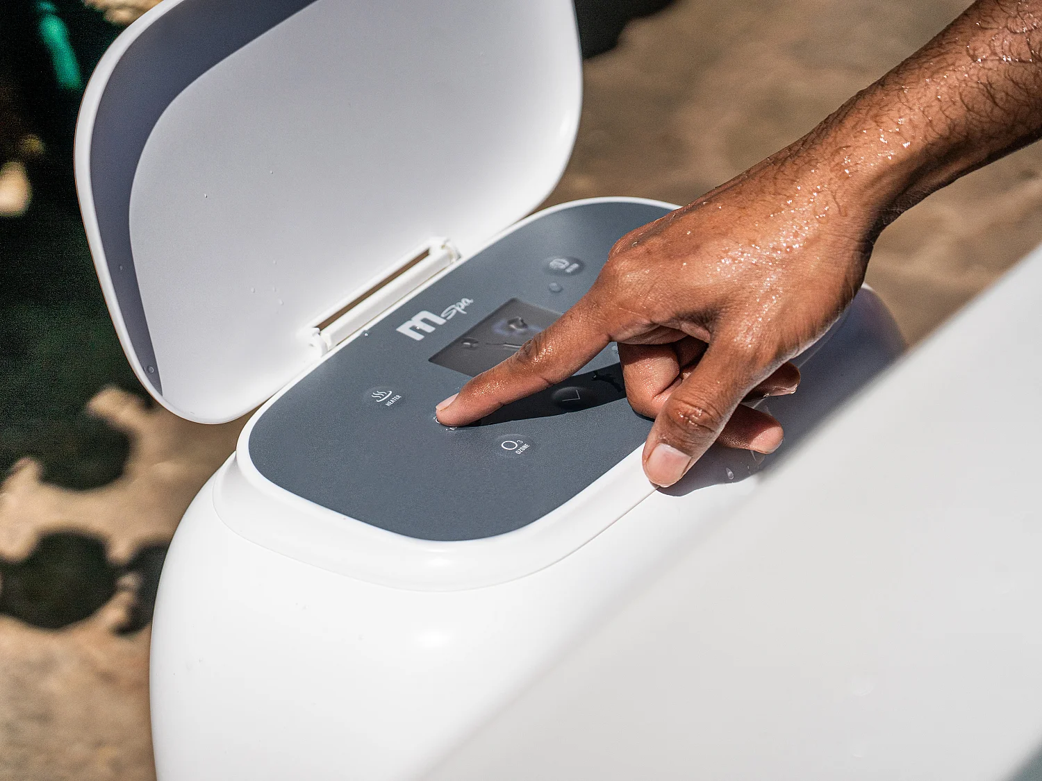 Spa semi-rigide MSpa 6 places marron avec accessoires - 120 jets - L160  x l160 x H65 cm - MAKEMO