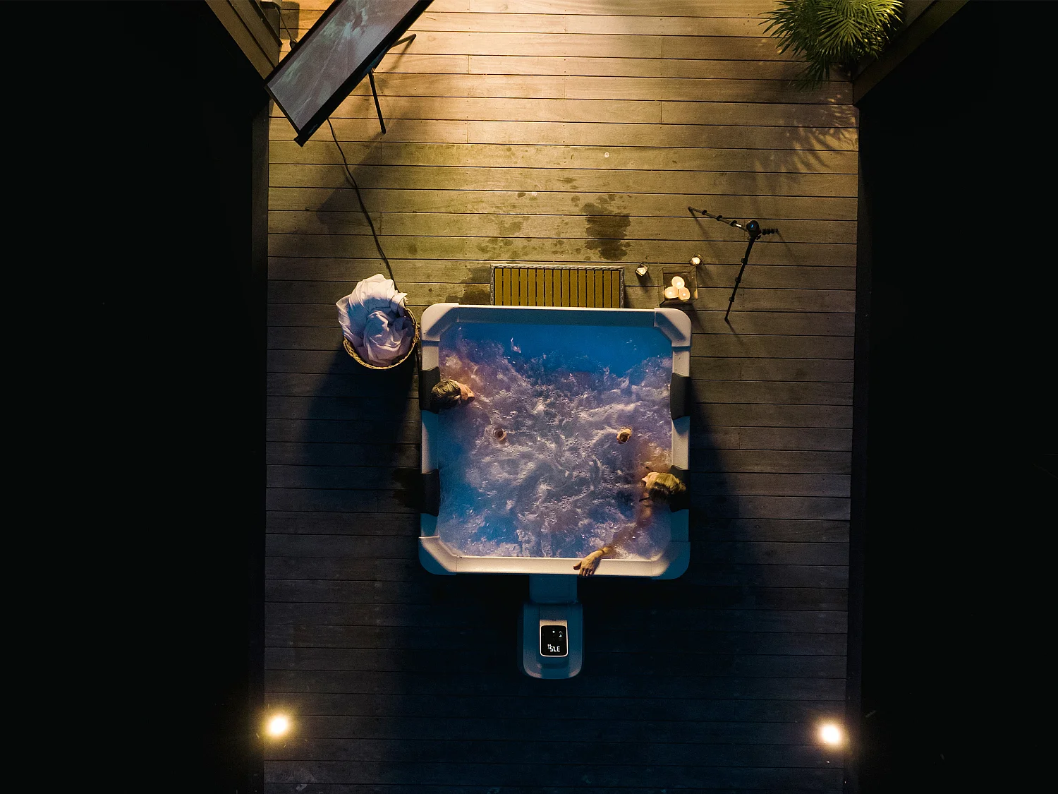 Spa semi-rigide MSpa 6 places gris anthracite avec LED et accessoires -128 jets - L160 x l160 x H65 cm - NAPUKA