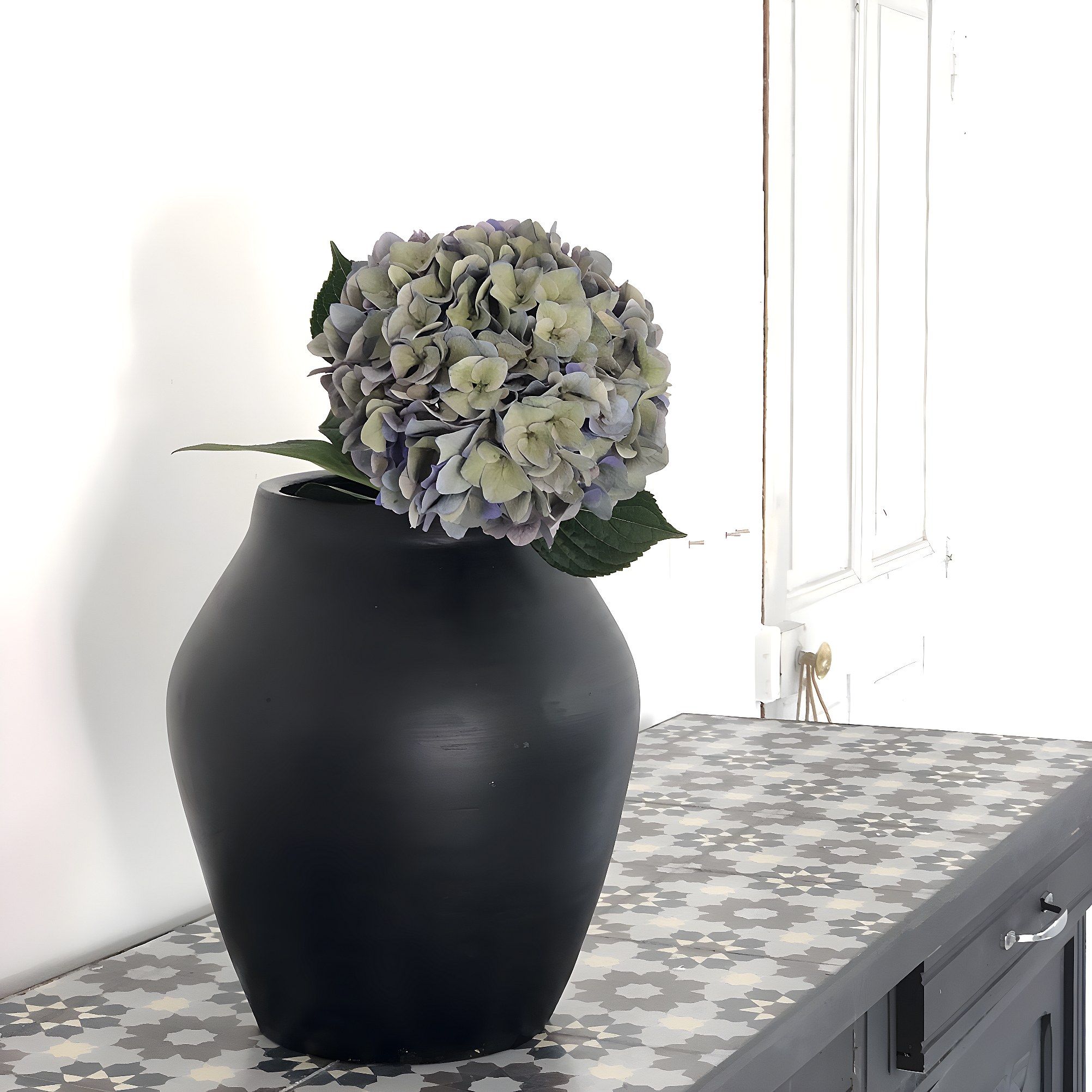 Jarrones De Lápidas: Elegantes Monumentos Conmemorativos De Granito Para Cementerios