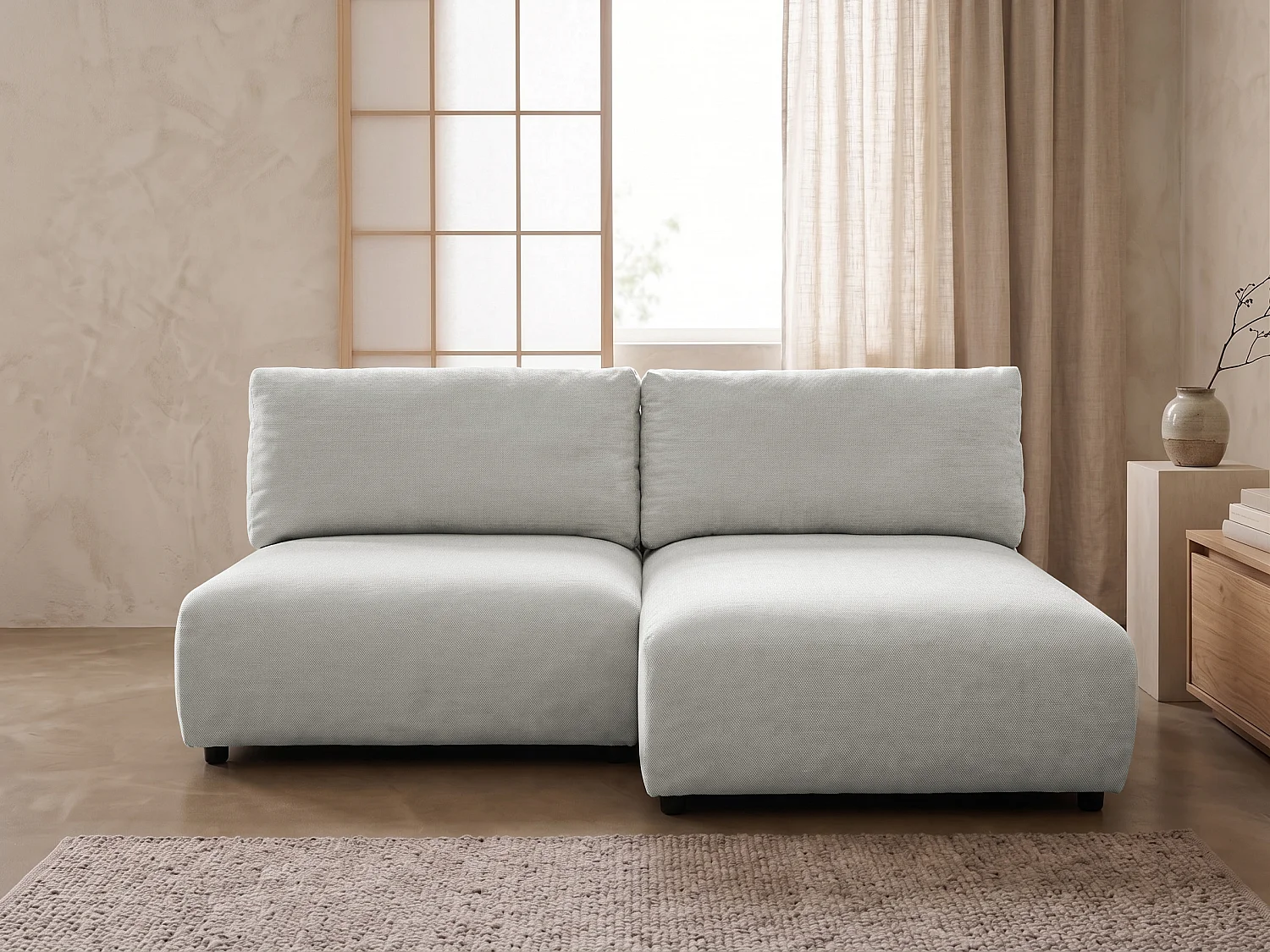 Canapé d’angle avec fonction couchage, coffre de rangement et zone de confort extra profonde en tissu structuré de haute qualité SORA
