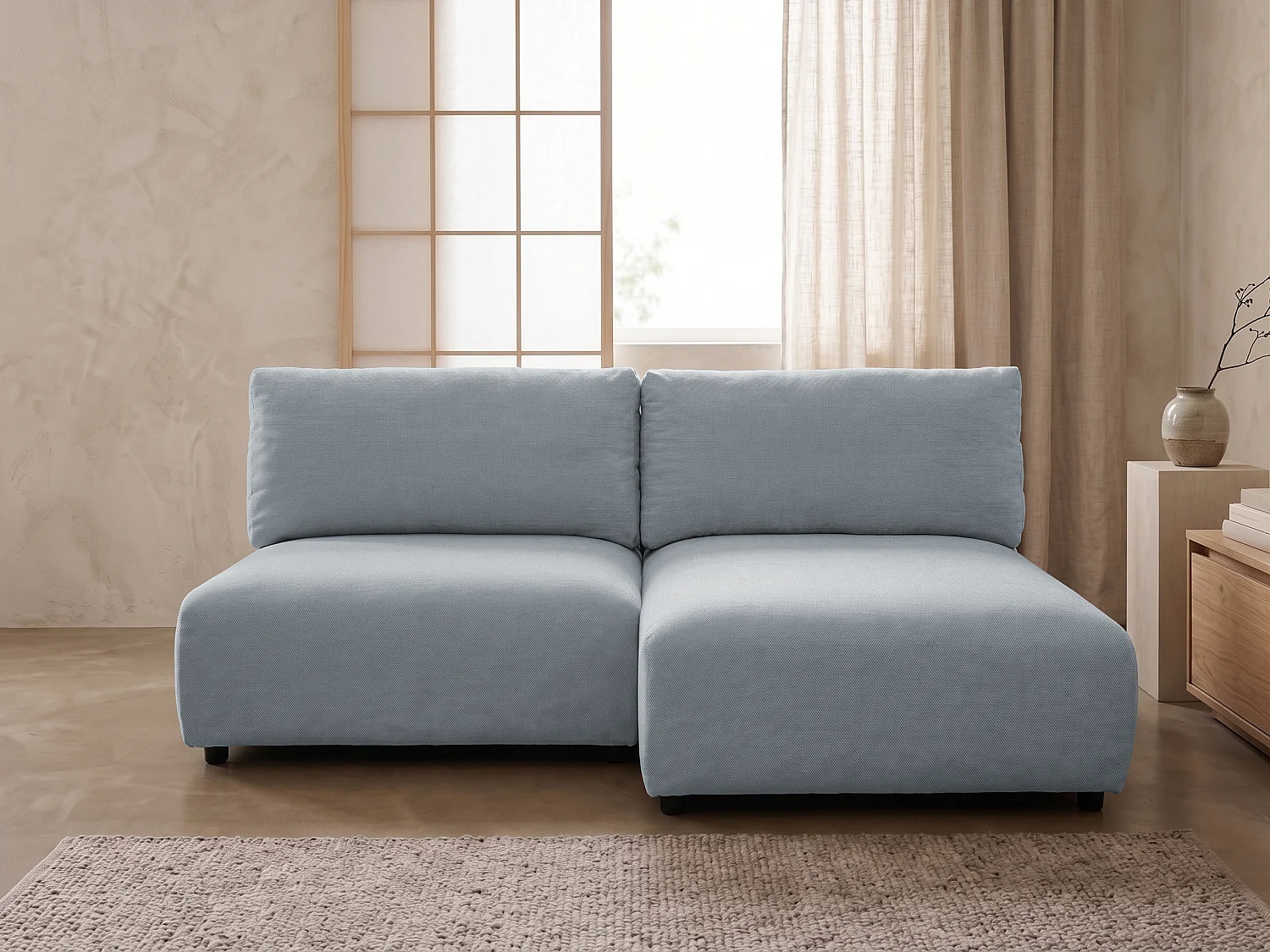 Canapé d’angle avec fonction couchage, coffre de rangement et zone de confort extra profonde en tissu structuré de haute qualité SORA