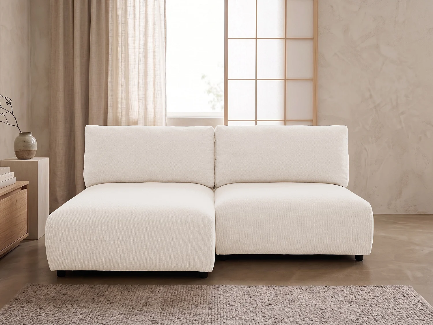 Canapé d’angle avec fonction couchage, coffre de rangement et zone de confort extra profonde en tissu structuré de haute qualité SORA