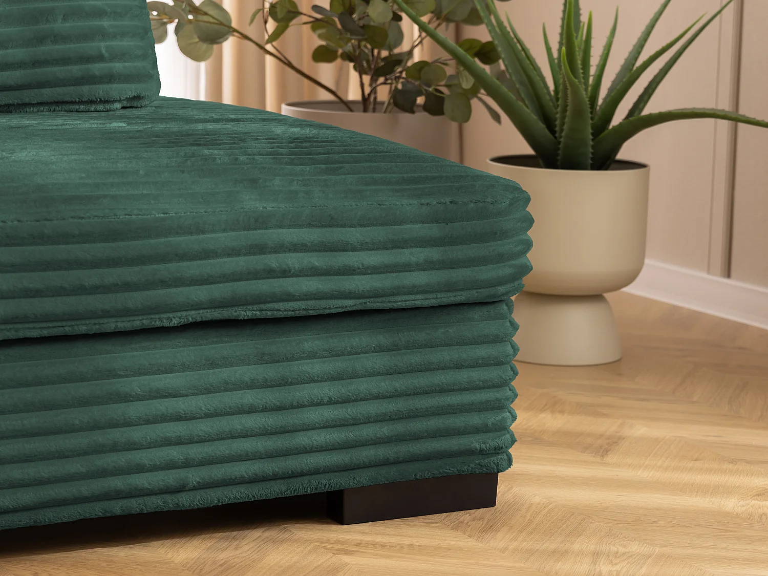 Canapé d’angle avec assise profonde, fonction couchage et pratique coffre de rangement, en tissu côtelé doux WOLKE