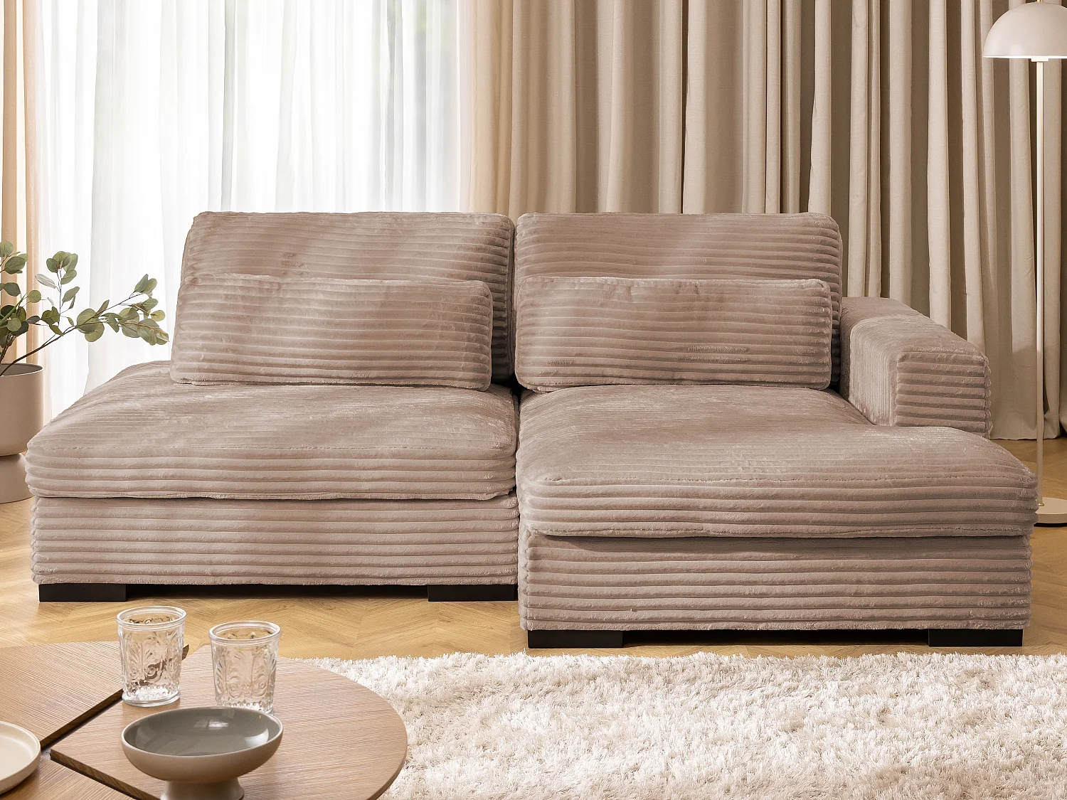 Canapé d’angle avec assise profonde, fonction couchage et pratique coffre de rangement, en tissu côtelé doux WOLKE