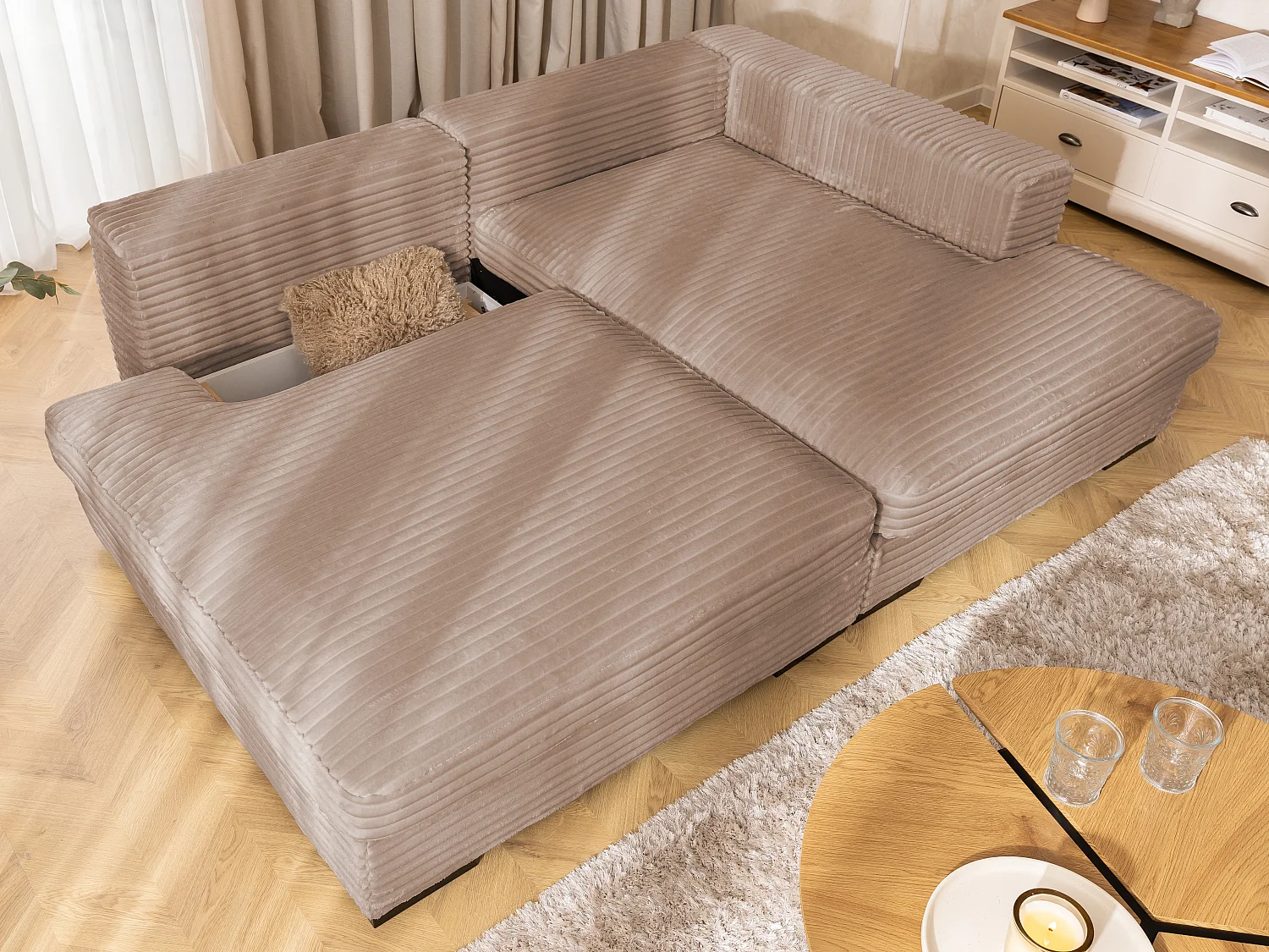 Canapé d’angle avec assise profonde, fonction couchage et pratique coffre de rangement, en tissu côtelé doux WOLKE