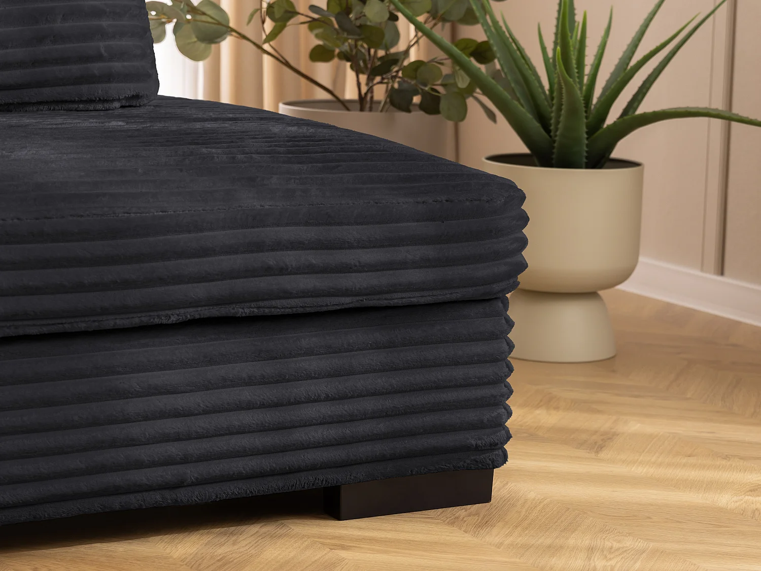 Canapé d’angle avec assise profonde, fonction couchage et pratique coffre de rangement, en tissu côtelé doux WOLKE