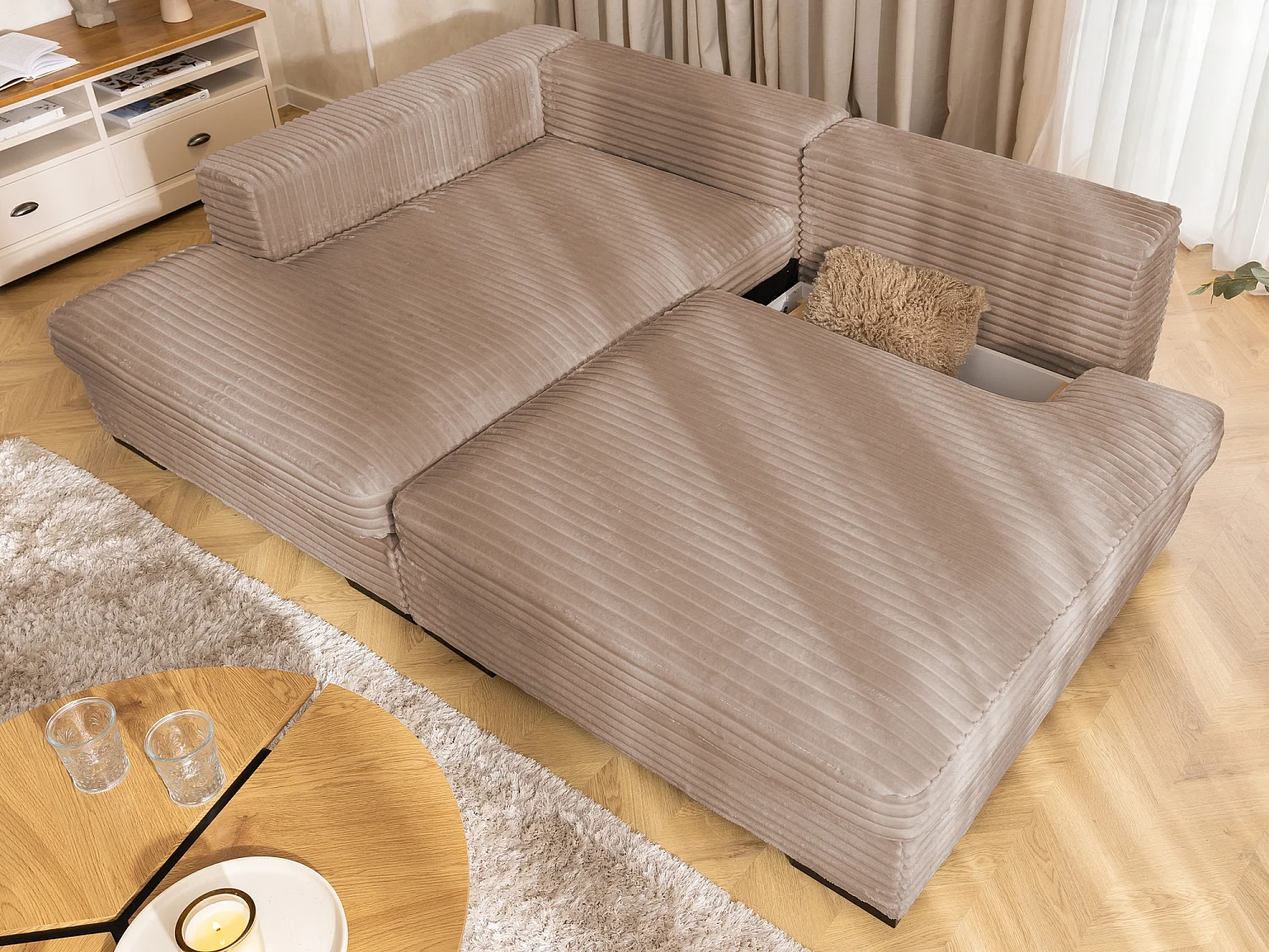 Canapé d’angle avec assise profonde, fonction couchage et pratique coffre de rangement, en tissu côtelé doux WOLKE
