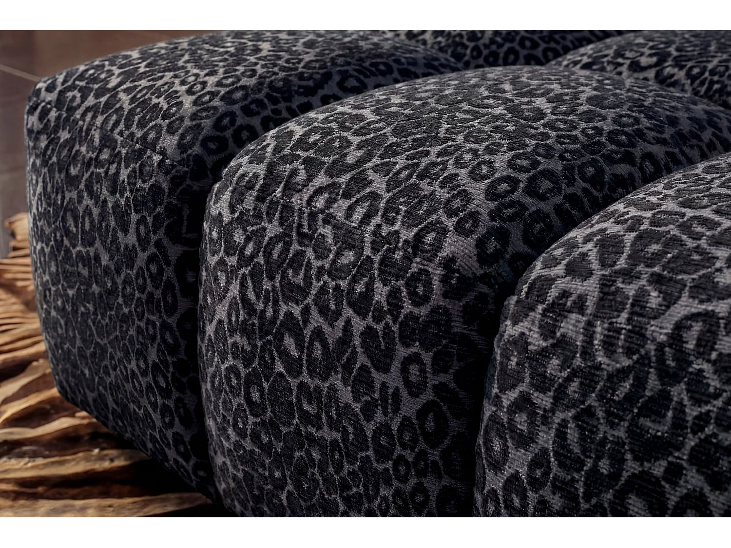 ALEXIA - Zwarte poef met dierenprint 120x60x40 cm