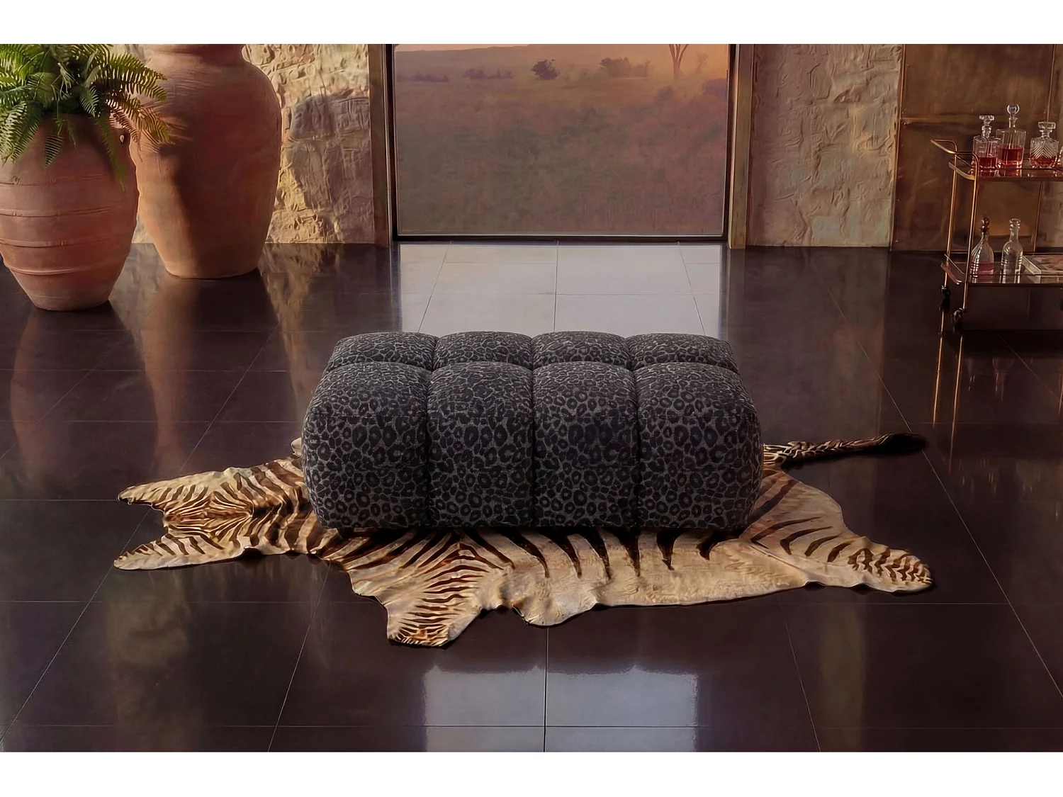 ALEXIA - Zwarte poef met dierenprint 120x60x40 cm