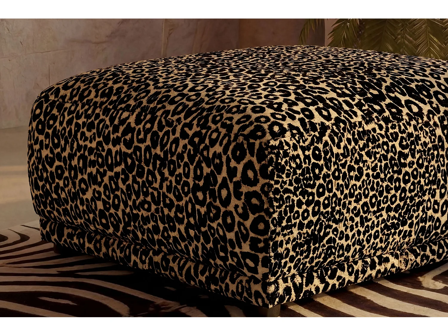 ROSALIE - Dierenprint stoffen poef Café 102x83x46 cm