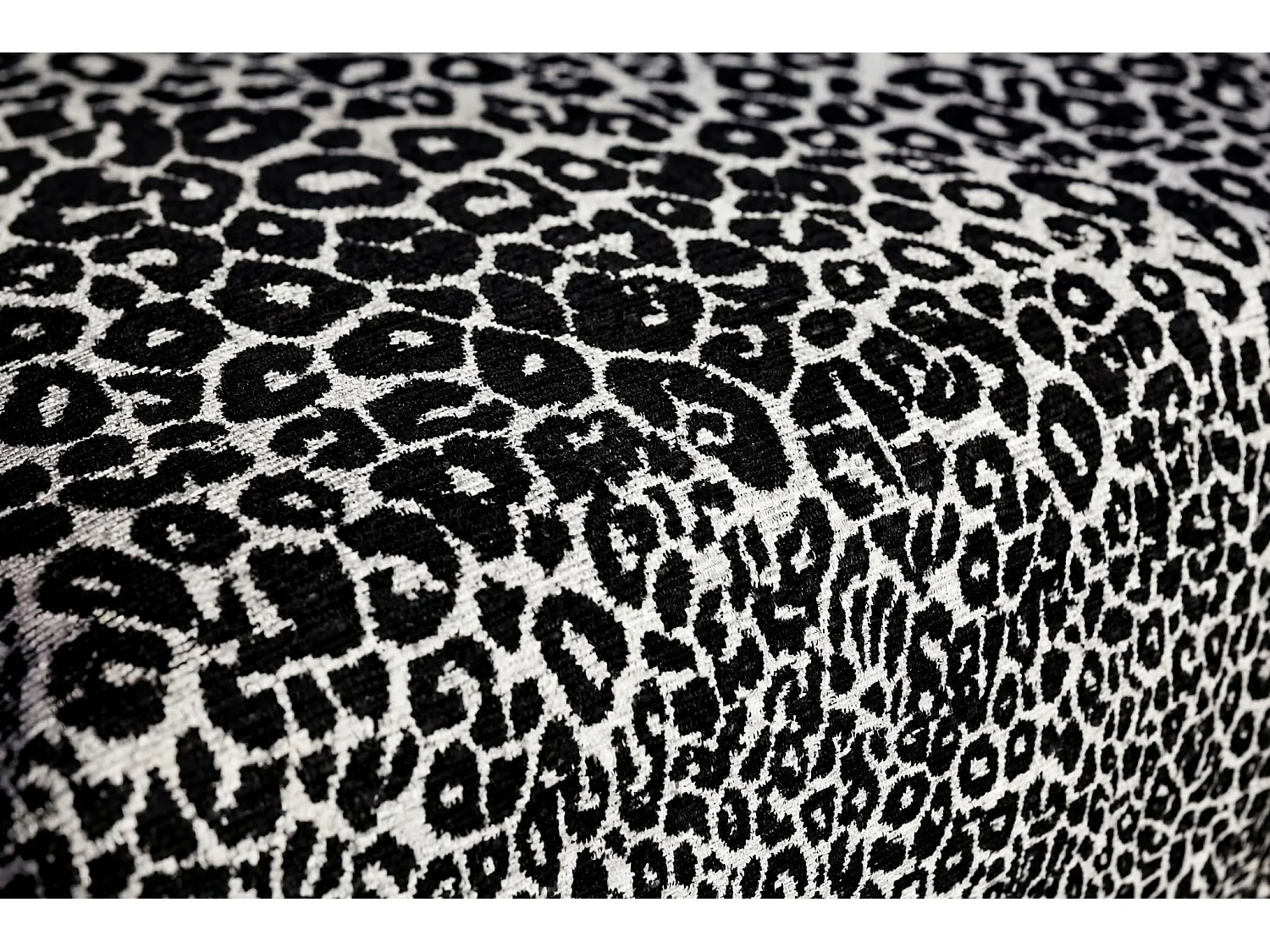 ROSALIE - Pouf en tissu imprimé animalier Blanc 102x83x46