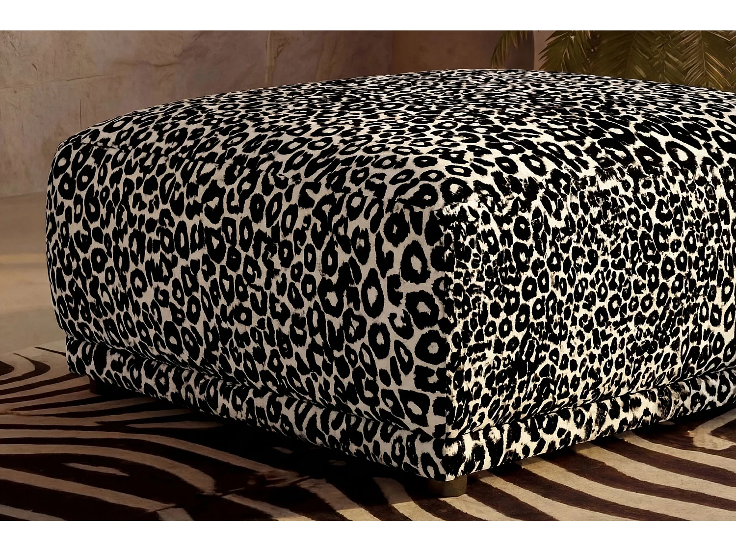 ROSALIE - Pouf en tissu imprimé animalier Blanc 102x83x46