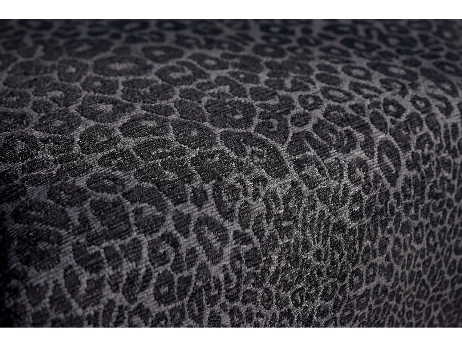 ROSALIE - Zwarte poef met dierenprint 102x83x46 cm