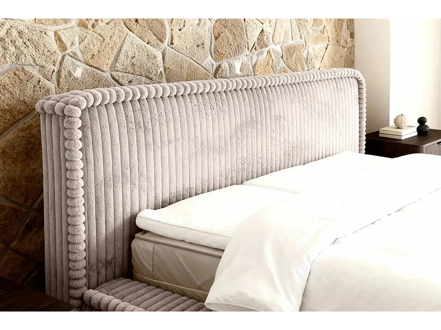 CAPUCINE - Lit coffre velours côtelé Rose 200x200cm