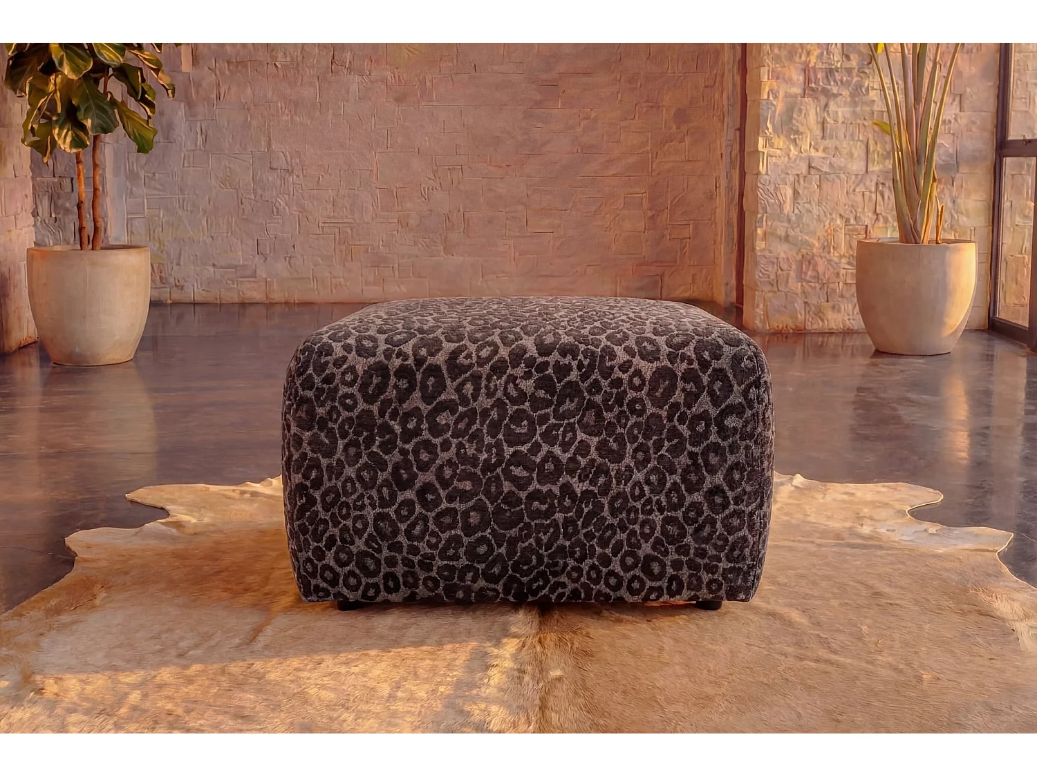 ELIO - Zwarte poef met dierenprint 74x74x41 cm