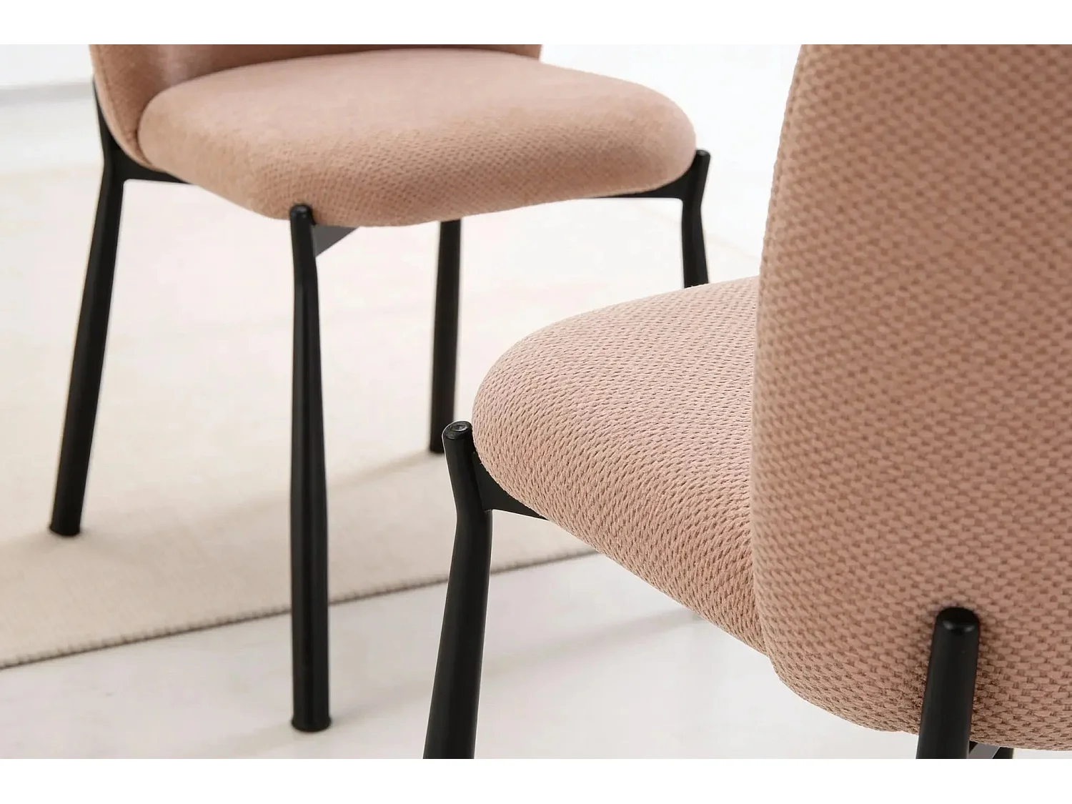 TILO - Lot de 2 chaises pieds en métal noir - Rose