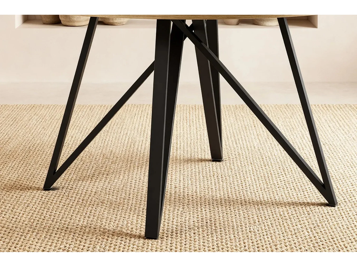DEVA - Table à manger ronde - 120cmpieds en métal noir - Chêne clair