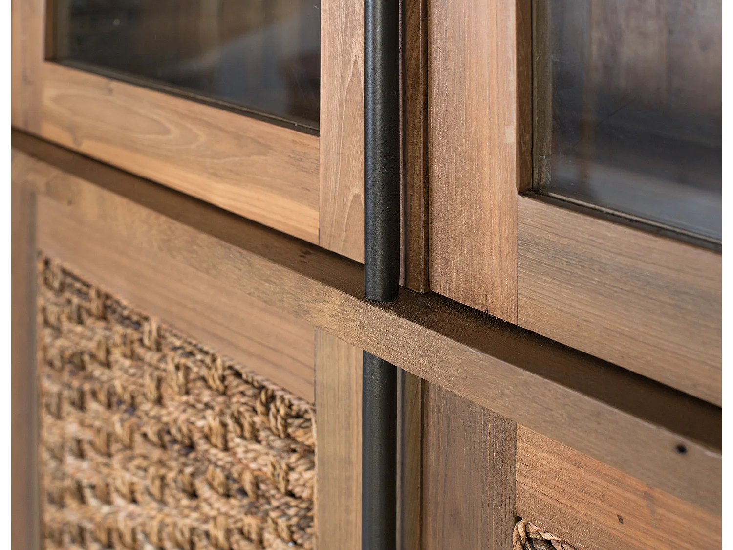 Vitrine aus Teakholz, 120 cm, rustikal-eleganter Industriestil
