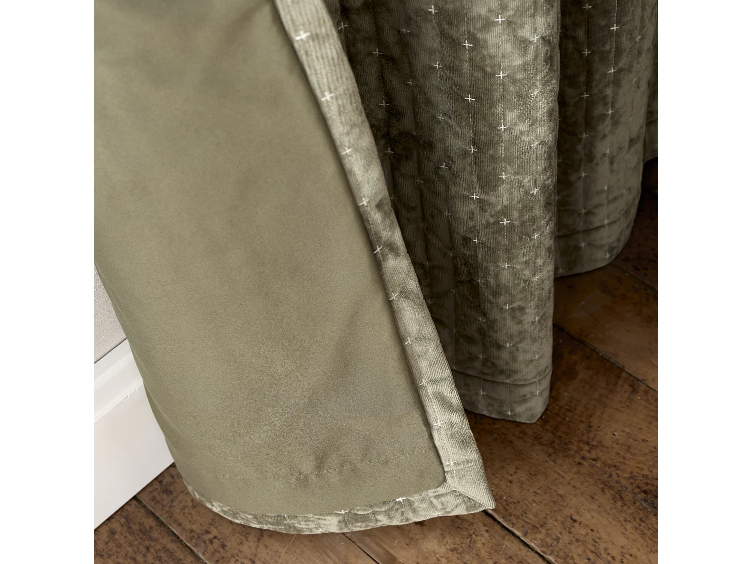Bianca Fine Linens Attica Velvet Blackout 66x54 Inch Eyelet Curtains Two Panels Green