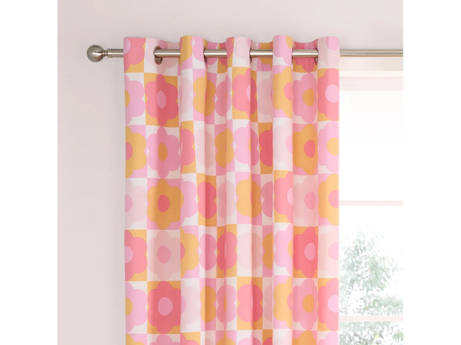Catherine Lansfield Retro Daisy 66x72 Inch Fully Reversible Eyelet Curtains Two Panels Pink