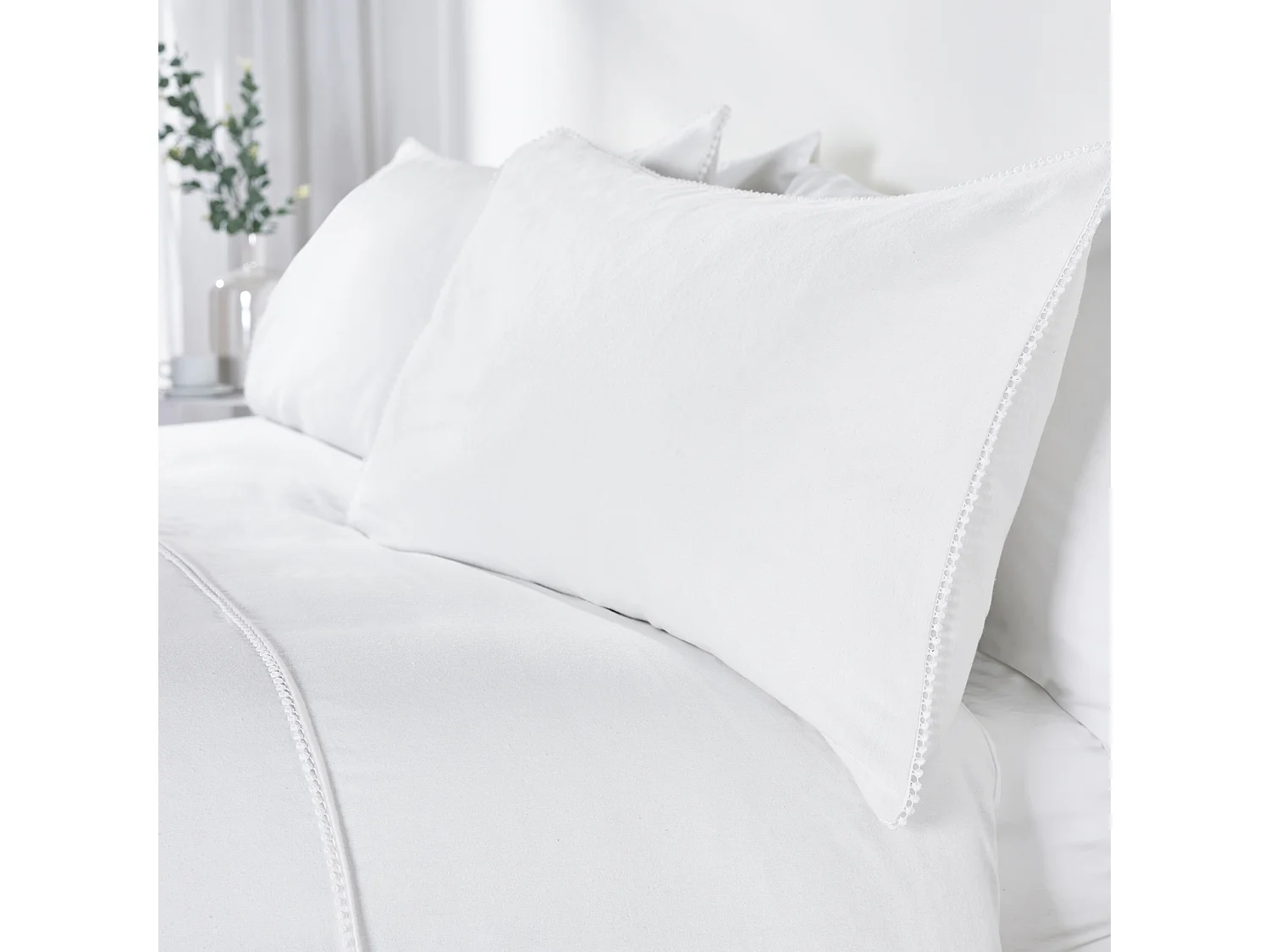 Catherine Lansfield Brushed Cotton Pom Pom Super King Duvet Cover Set with Pillowcases White