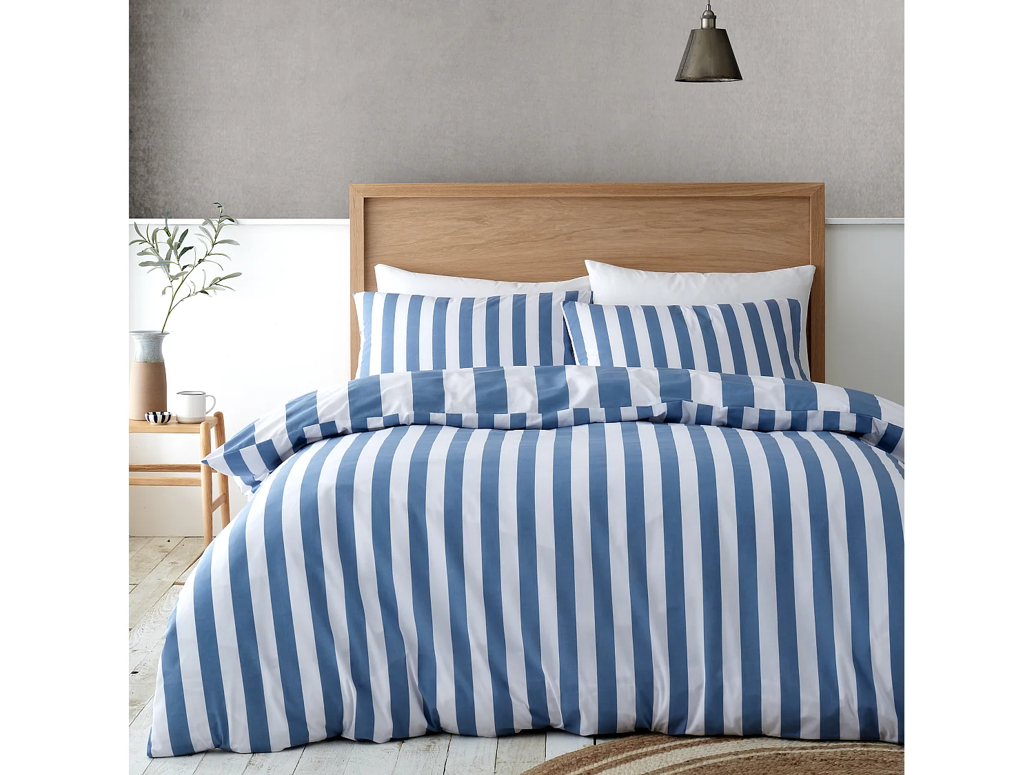 Catherine Lansfield Cove Stripe Reversible King Duvet Cover Set with Pillowcases Blue