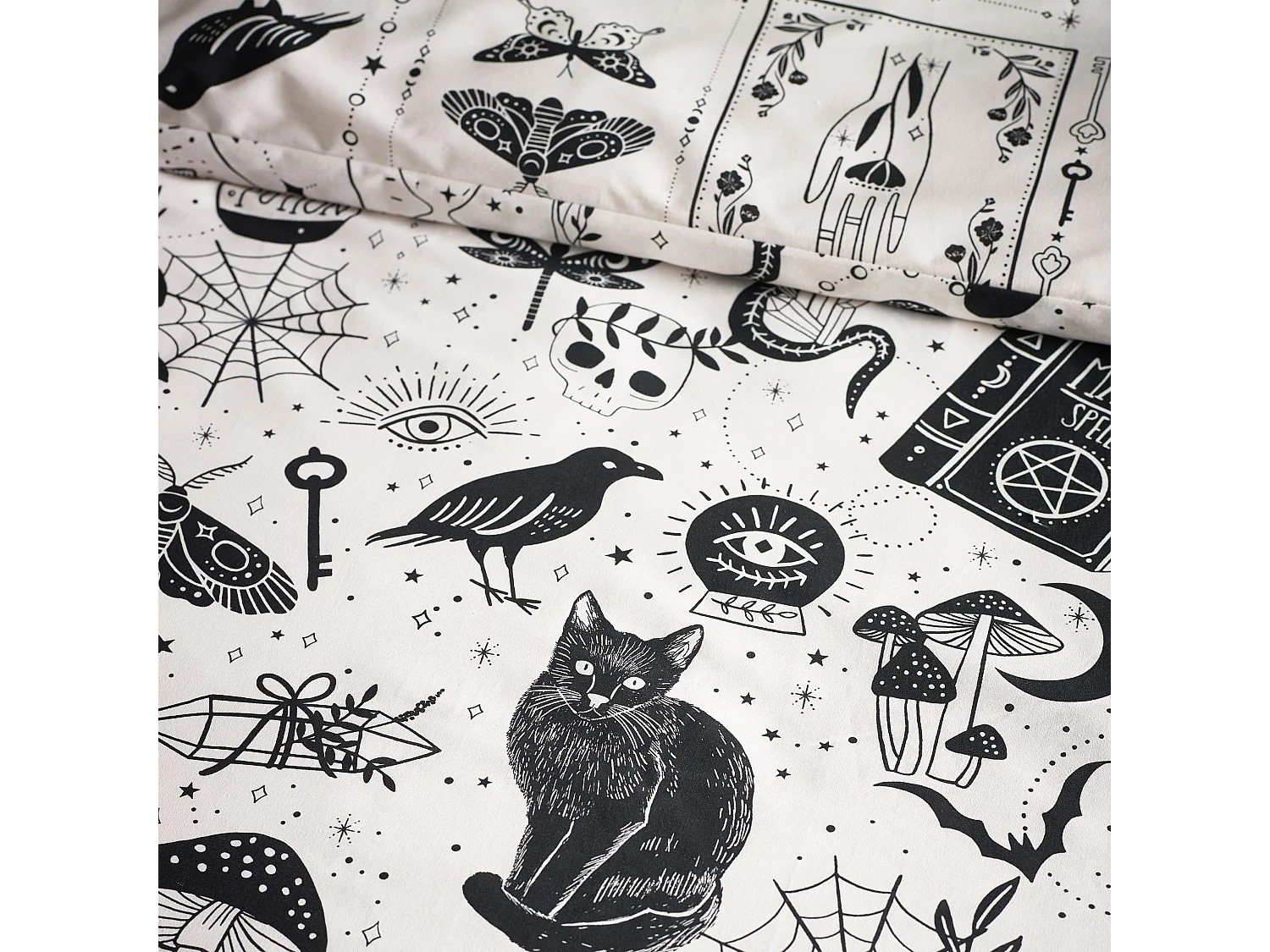 Catherine Lansfield Enchanted Witchcraft Reversible Double Duvet Cover Set with Pillowcases Black / Natural