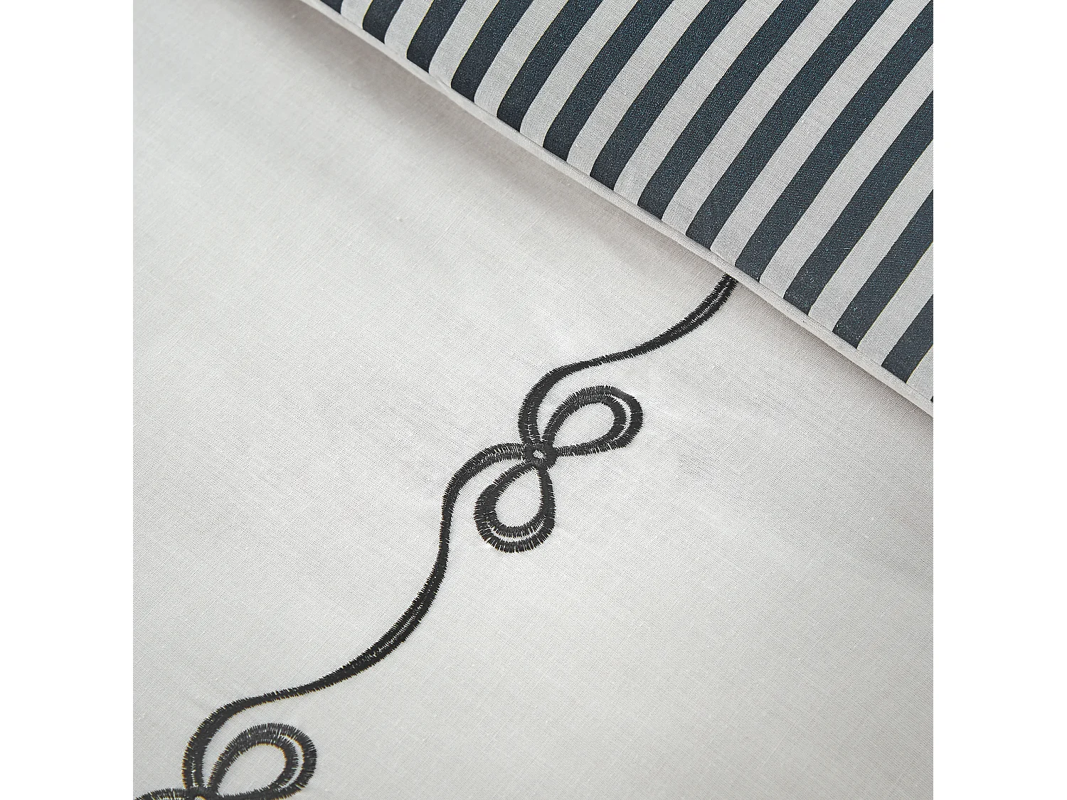 Catherine Lansfield Bow Embroidery King Duvet Cover Set with Pillowcases Cream / Black