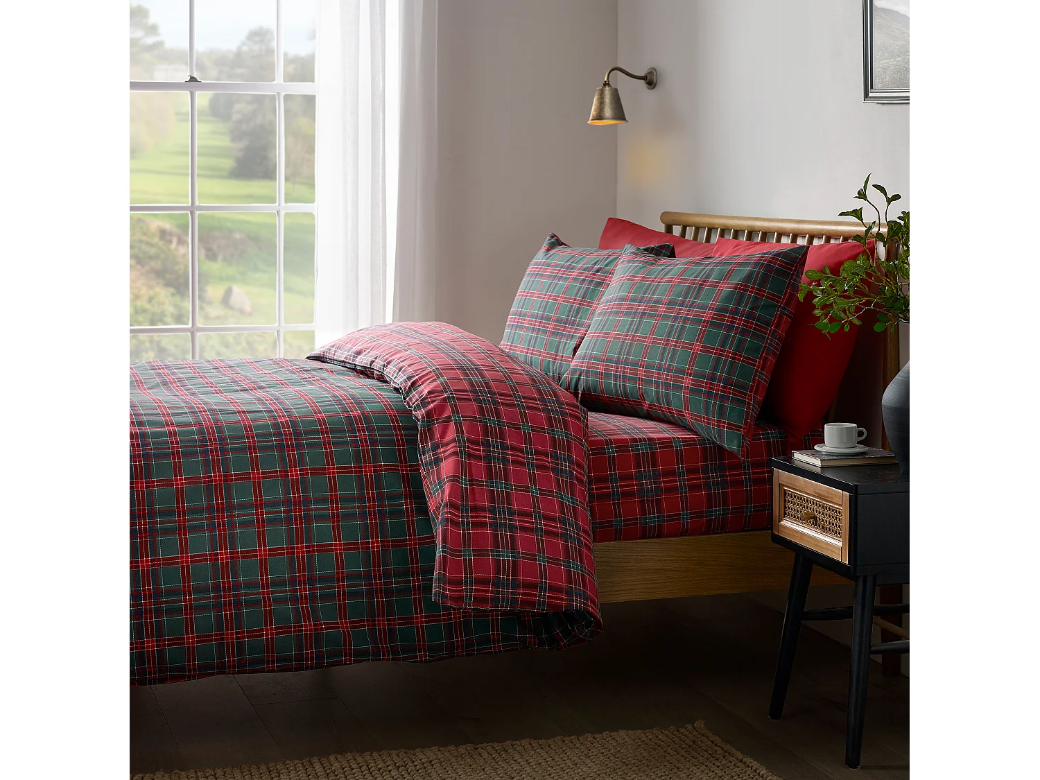 Catherine Lansfield Tartan Check Reversible Double Duvet Cover Set with Pillowcases Red / Green