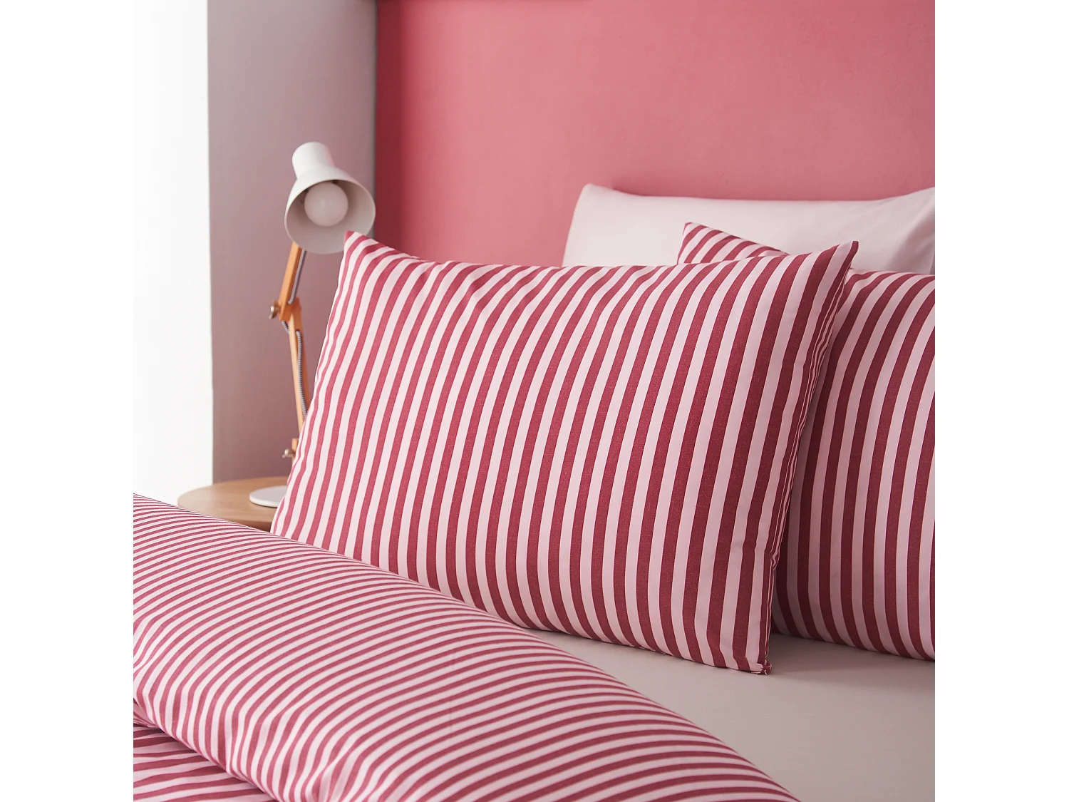 Catherine Lansfield Epping Textured Stripe Reversible King Duvet Cover Set with Pillowcases Burgundy
