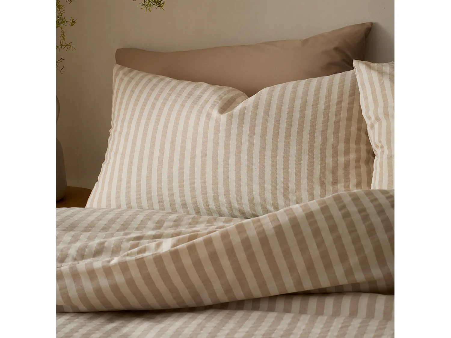 Pineapple Elephant Cotton Rich Woven Stripe Super King Duvet Cover Set with Pillowcases Natural