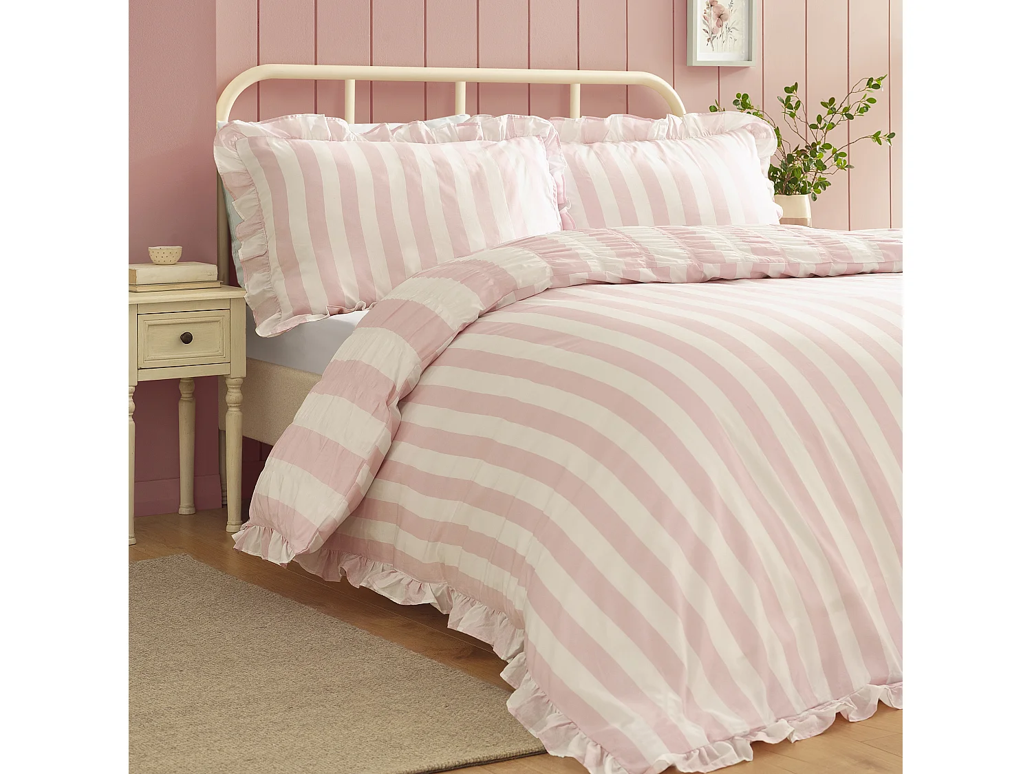 Catherine Lansfield Seersucker Frill Stripe King Duvet Cover Set with Pillowcases Pink