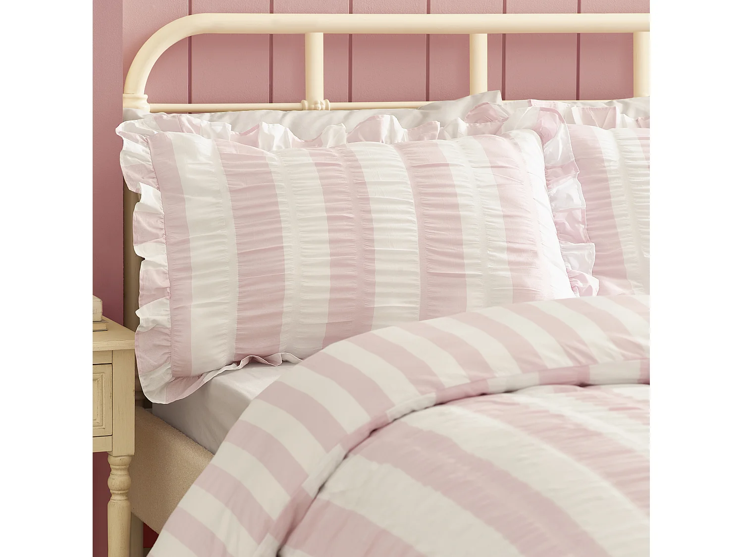 Catherine Lansfield Seersucker Frill Stripe King Duvet Cover Set with Pillowcases Pink