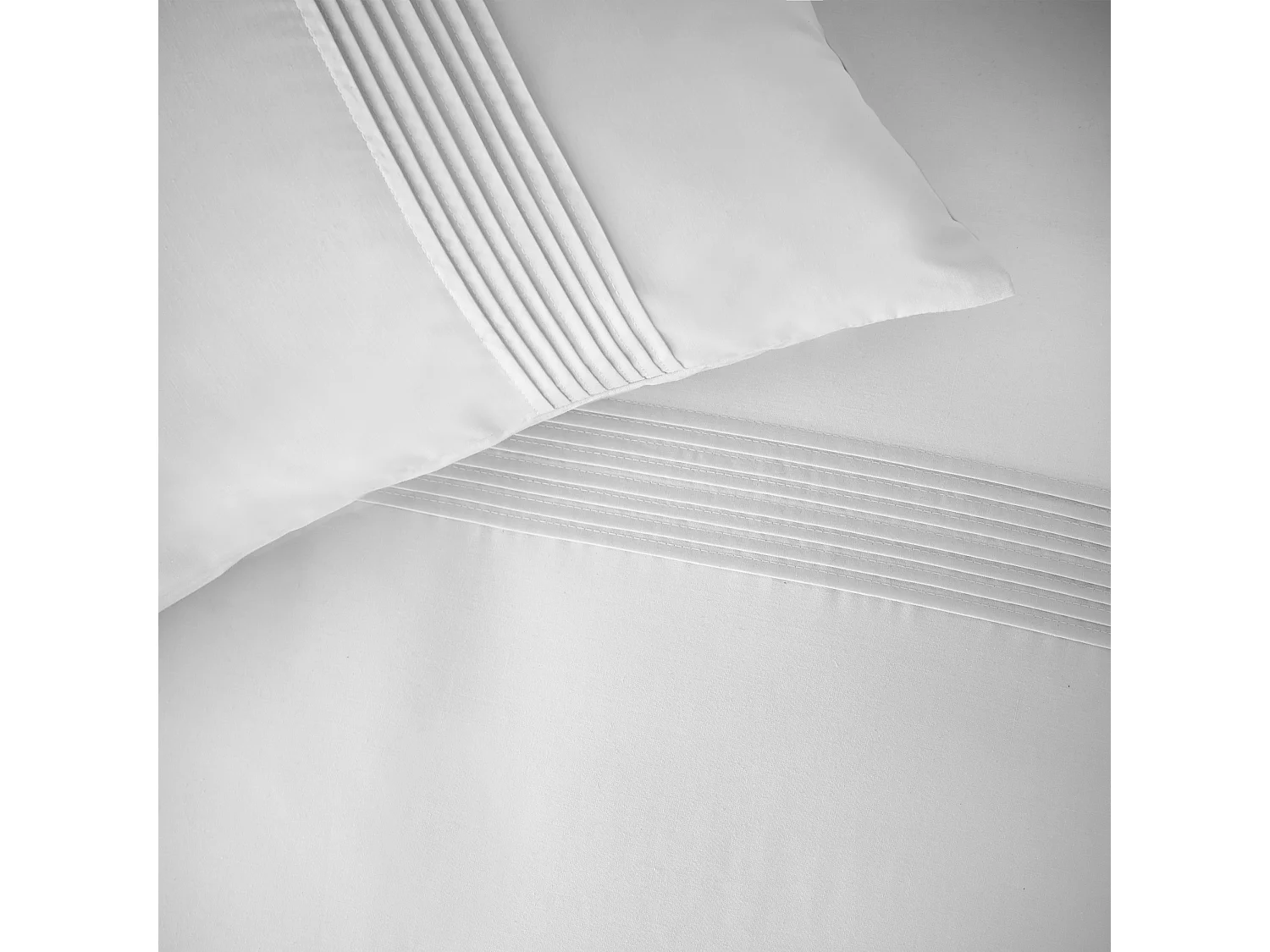 Catherine Lansfield Pintuck Easy Iron Percale King Duvet Cover Set with Pillowcases White