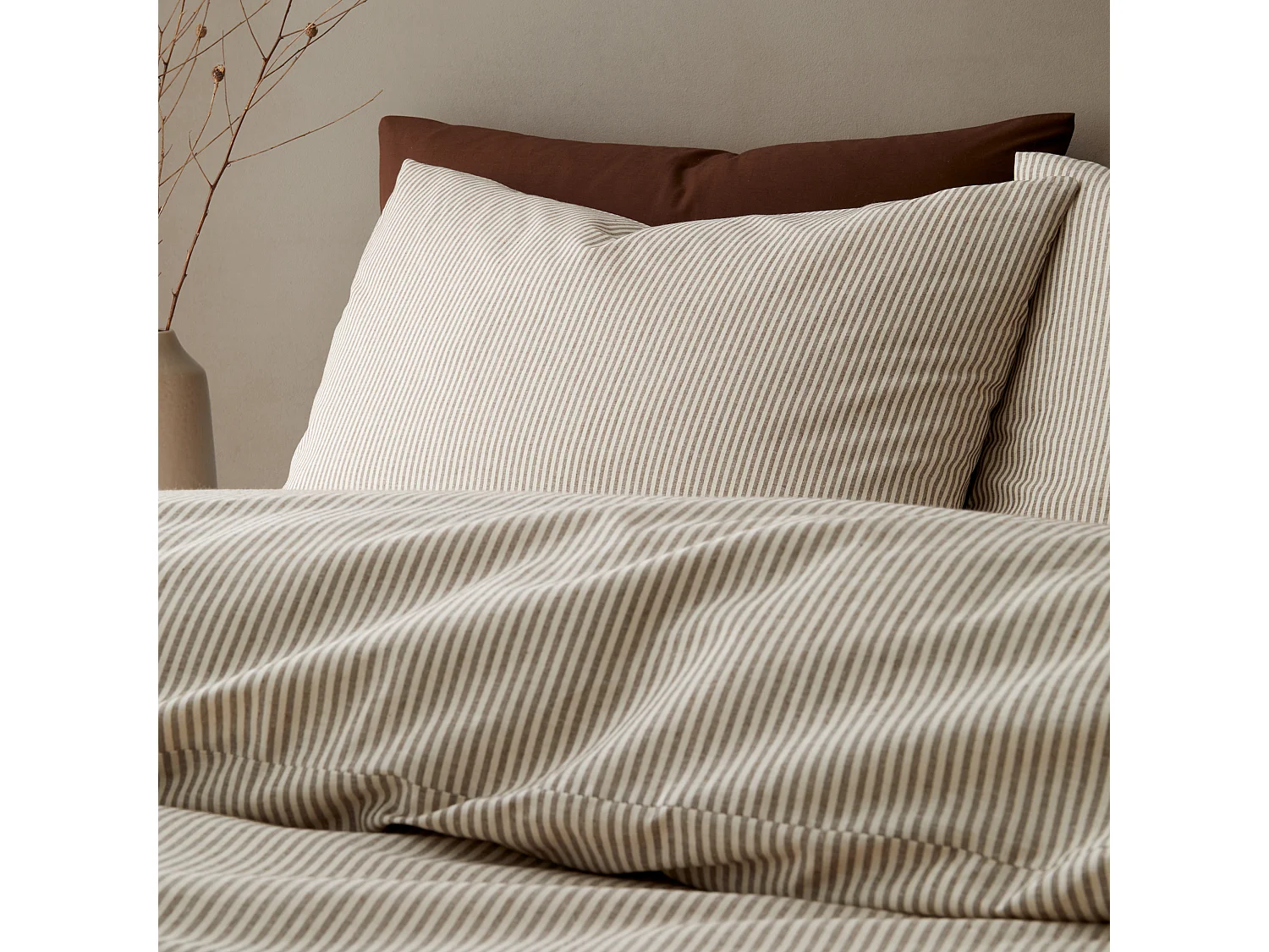 Pineapple Elephant Cotton Rich Narrow Woven Stripe King Duvet Cover Set with Pillowcases Mole