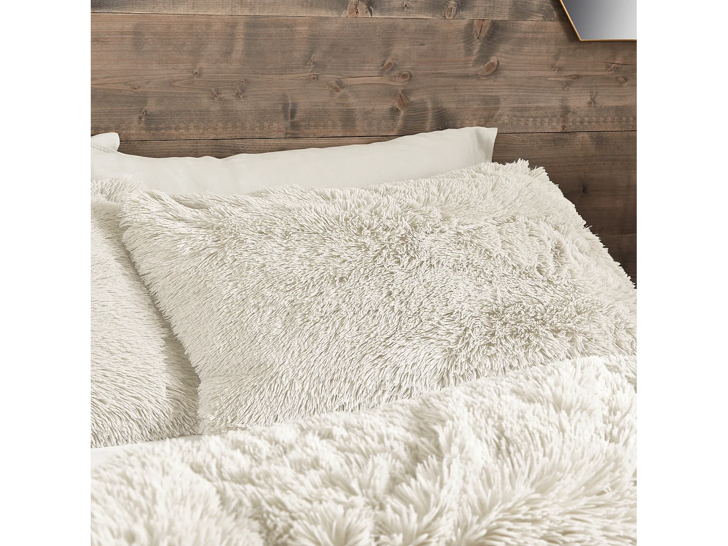 Catherine Lansfield Cuddly Deep Pile Faux Fur King Duvet Cover Set with Pillowcases Cream