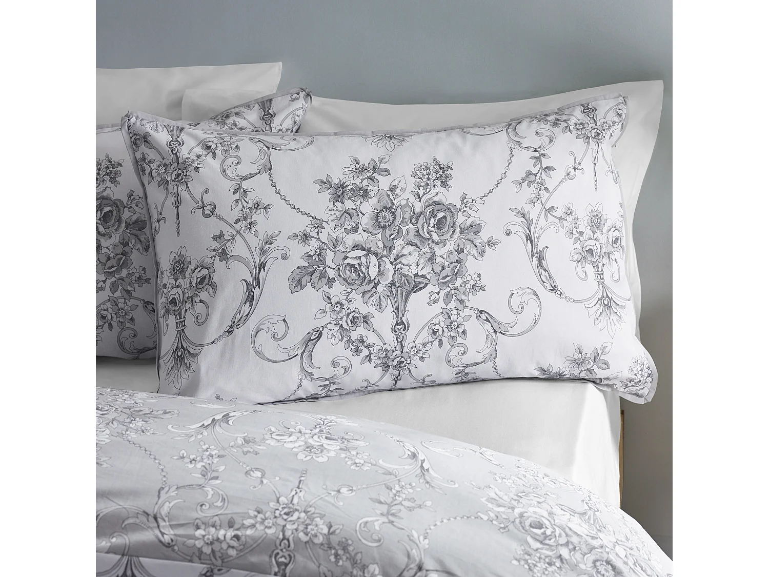 Catherine Lansfield Antoinette Damask Reversible Super King Duvet Cover Set with Pillowcases Grey