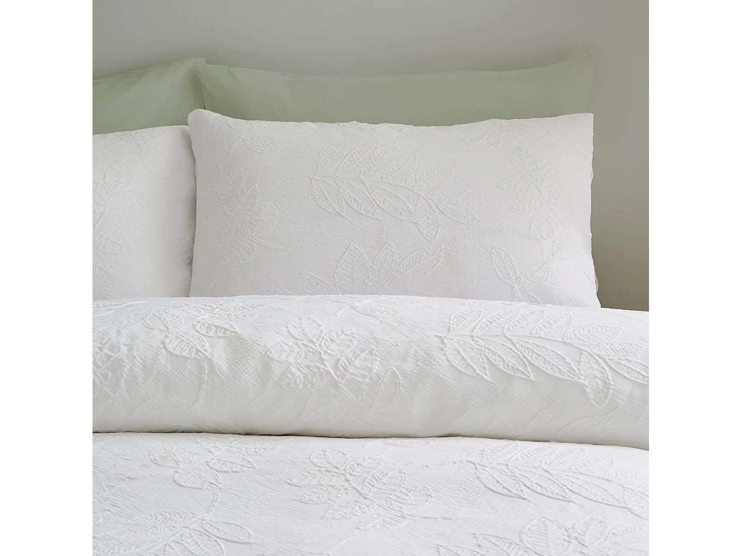 Catherine Lansfield Jacquard Leaves King Duvet Cover Set with Pillowcases White