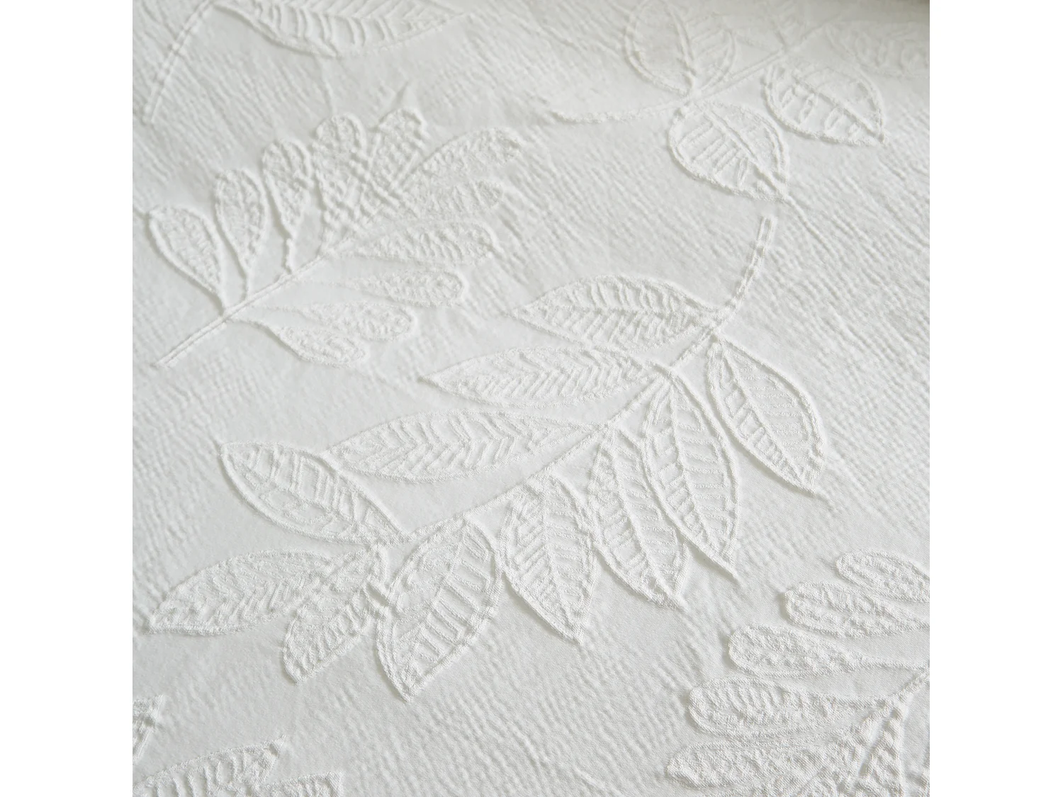 Catherine Lansfield Jacquard Leaves King Duvet Cover Set with Pillowcases White