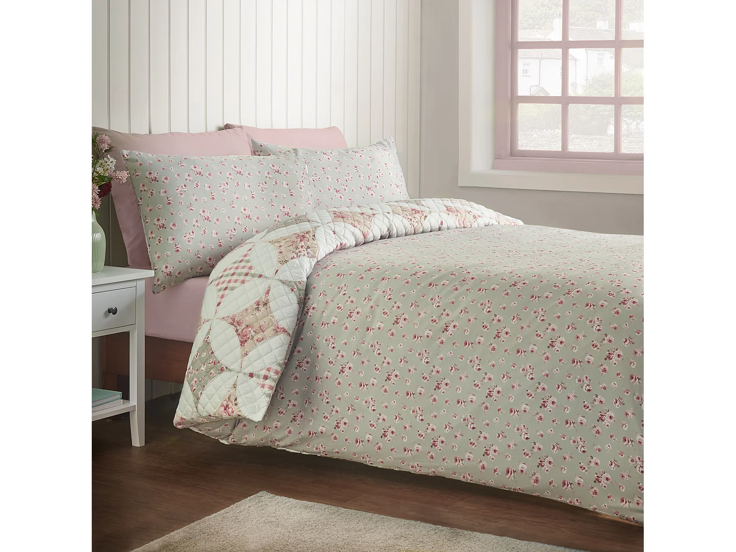 Catherine Lansfield Pinsonic Patchwork Reversible Super King Duvet Cover Set with Pillowcases Green