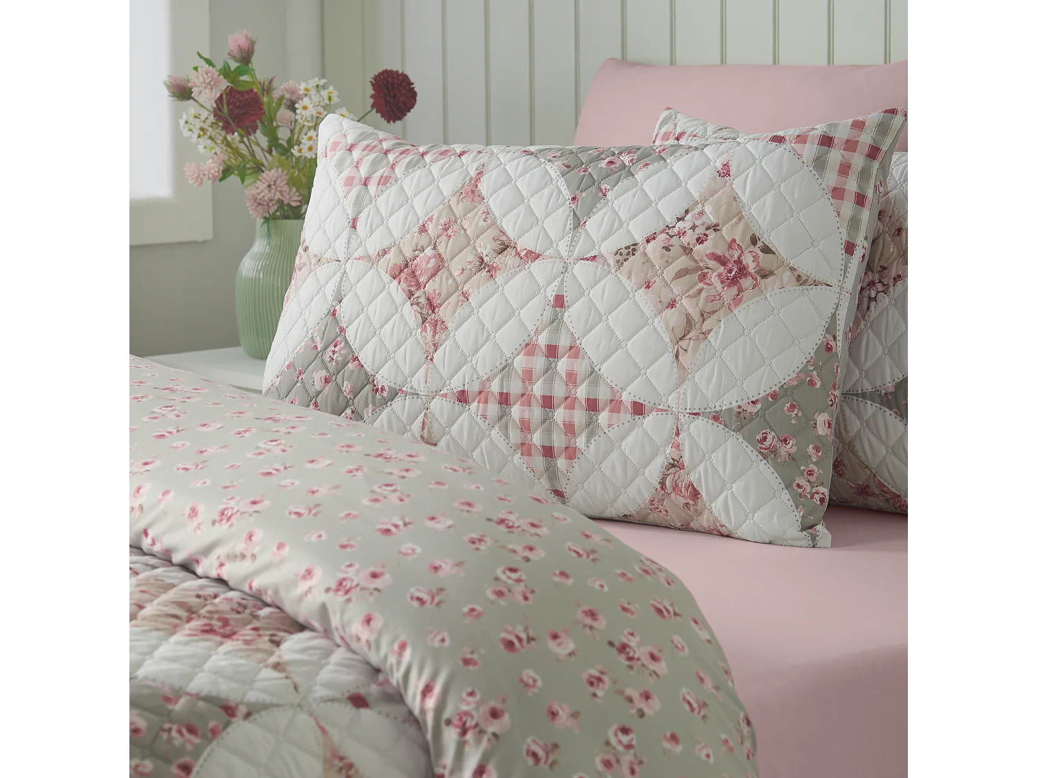 Catherine Lansfield Pinsonic Patchwork Reversible Super King Duvet Cover Set with Pillowcases Green