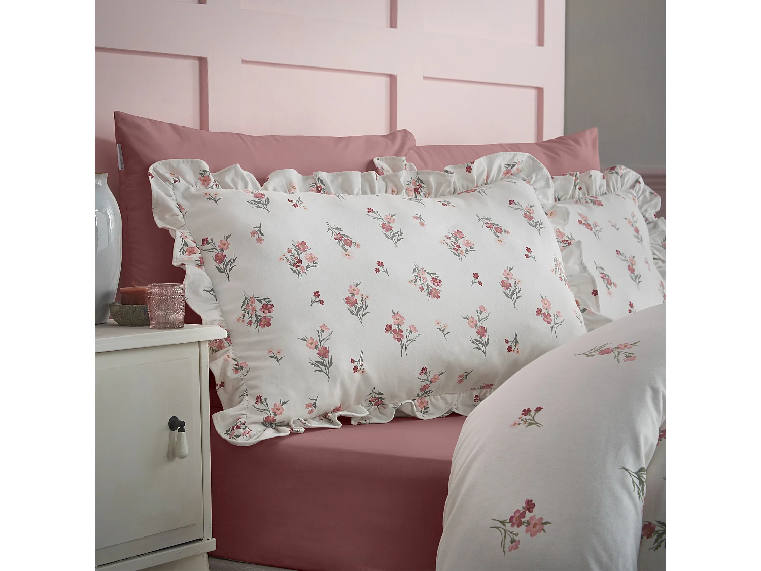 Catherine Lansfield Brushed Cotton Ditsy Floral Reversible Double Duvet Cover Set with Pillowcases Pink