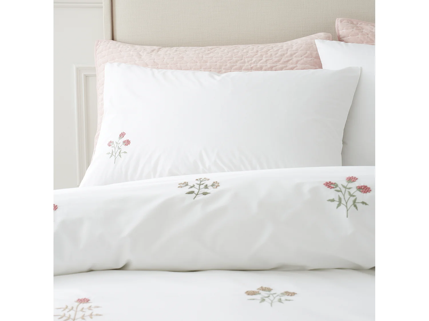 Bianca Fine Linens Adeline Floral 200 Thread Count Cotton Double Duvet Cover Set with Pillowcases White
