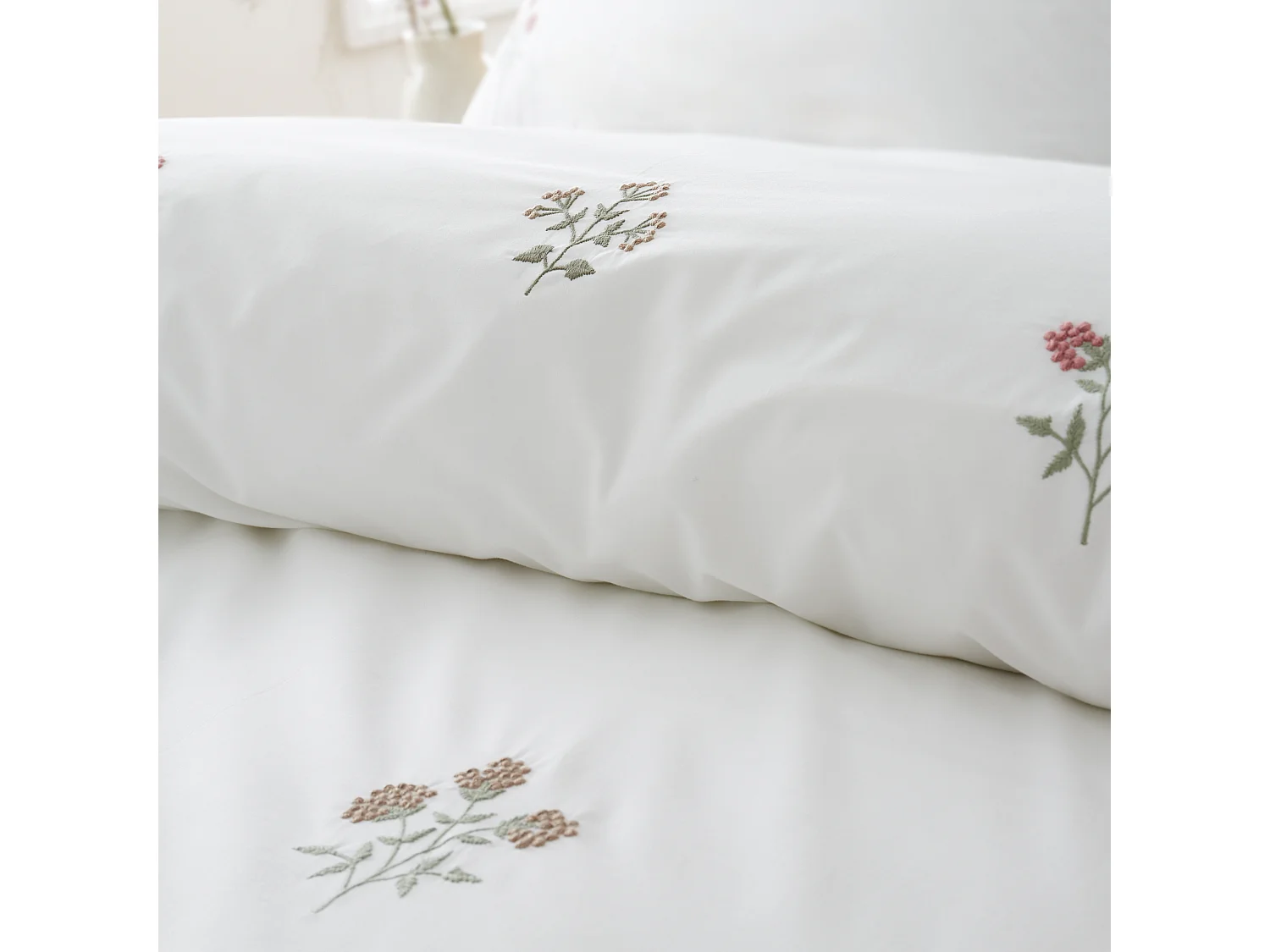 Bianca Fine Linens Adeline Floral 200 Thread Count Cotton Double Duvet Cover Set with Pillowcases White