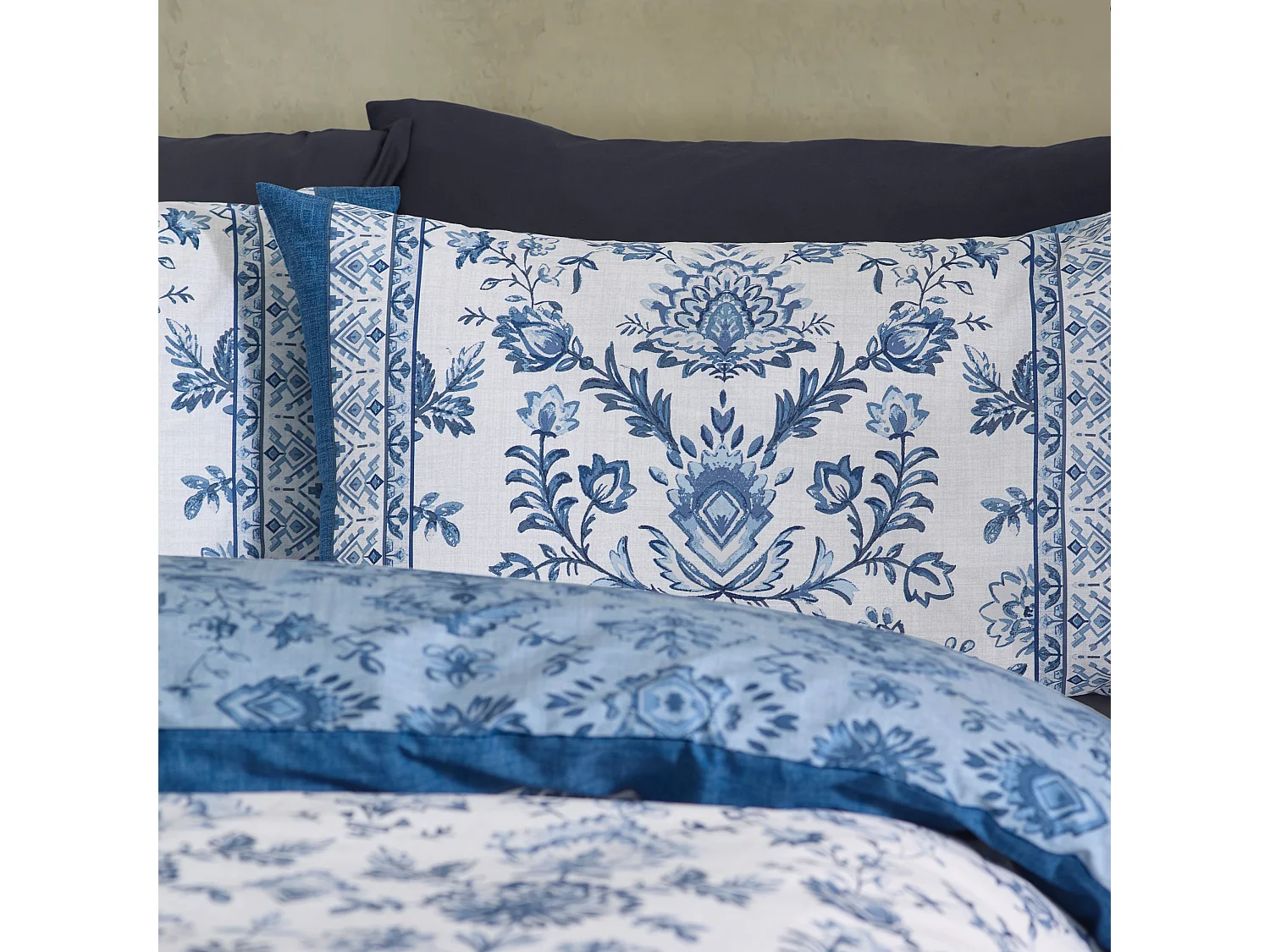 Catherine Lansfield Zoukara Floral Reversible Single Duvet Cover Set with Pillowcase Blue