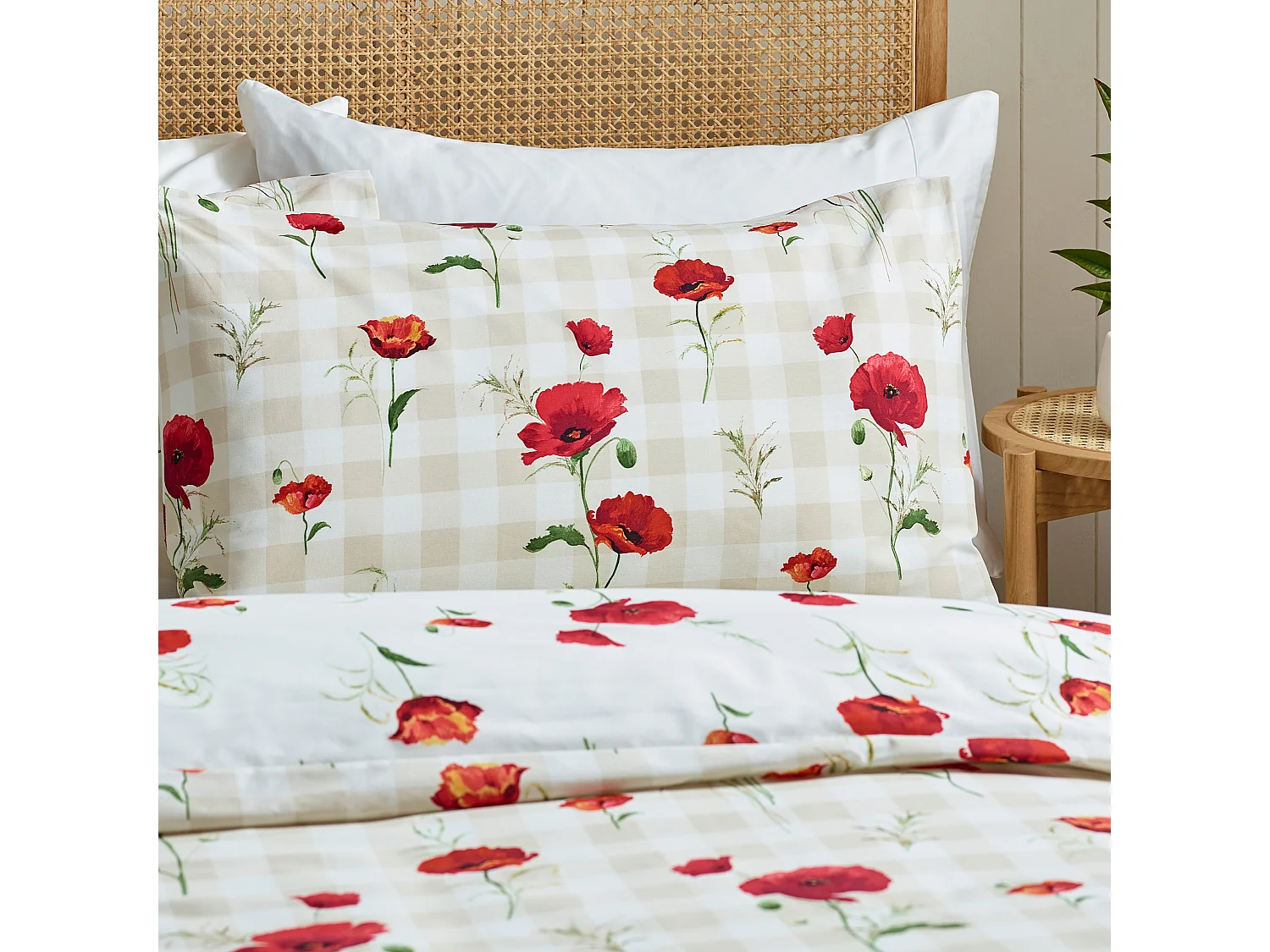 Catherine Lansfield Poppy Floral Reversible King Duvet Cover Set with Pillowcases Red