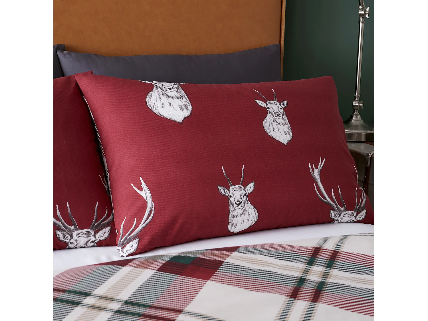 Catherine Lansfield Munro Stag Check Reversible Double Duvet Cover Set with Pillowcases Red