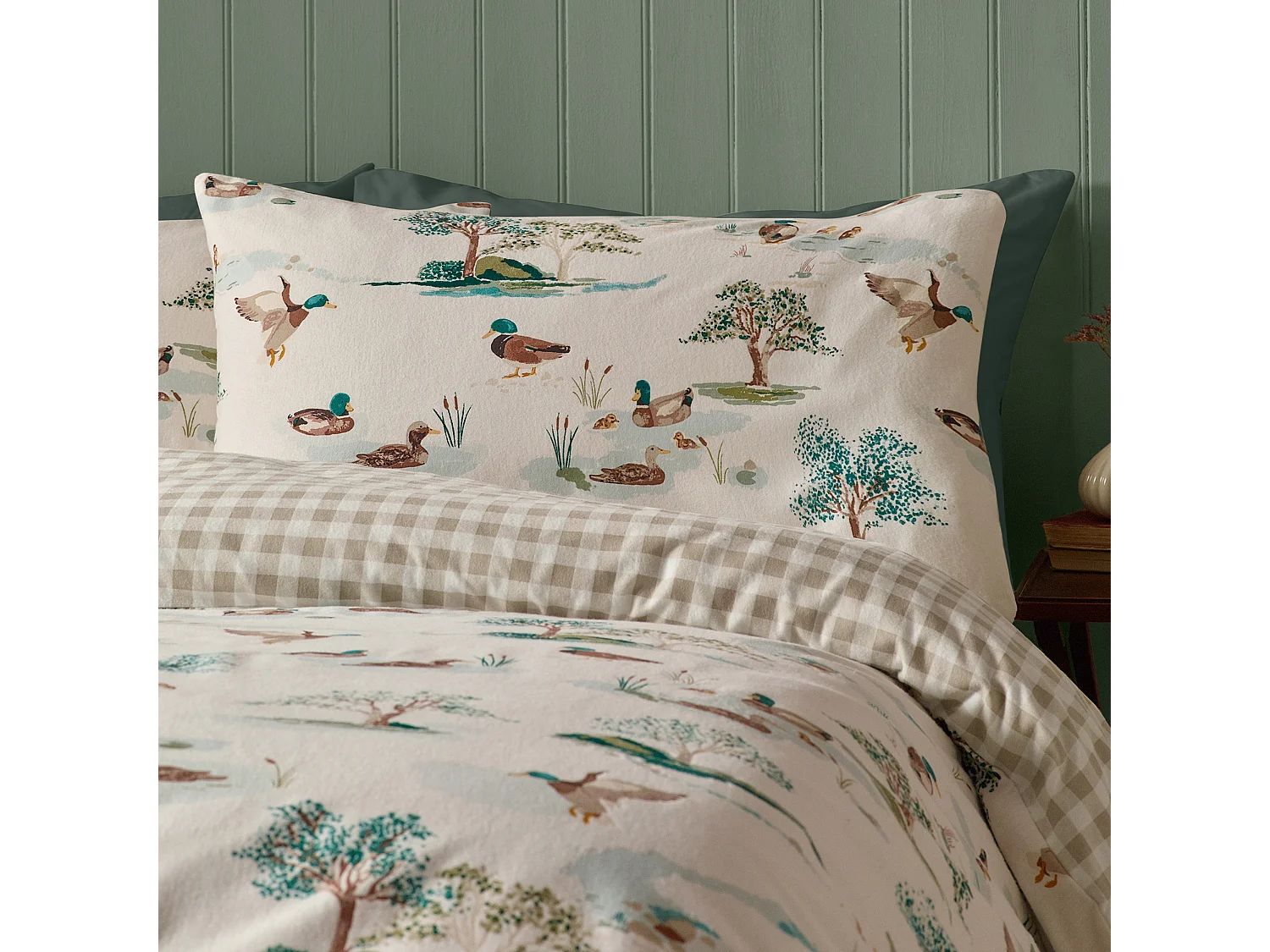 Catherine Lansfield Brushed Cotton Mallards Reversible King Duvet Cover Set with Pillowcases Cream