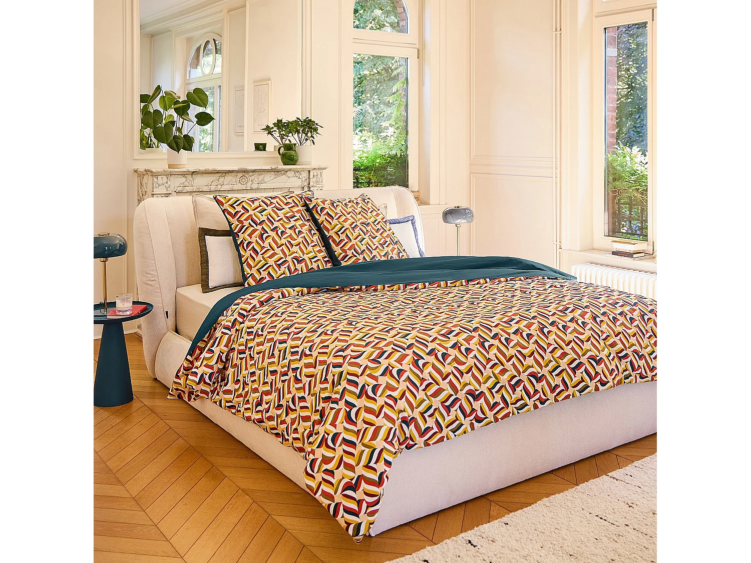 Habitat - Parure de lit réversible en satin de coton bio - 260 x 240 cm - Bleu nuit et Bordeaux - Design by Floriane Jacques - Claudia