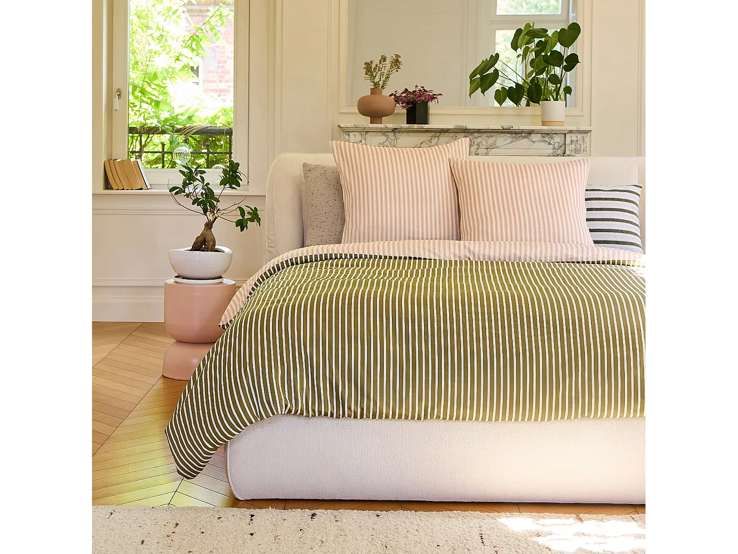 Habitat - Parure de lit réversible en satin de coton bio - 240 x 220 cm et 65 x 65 cm - Rose pâle et vert - Design by Floriane Jacques - Baudouin